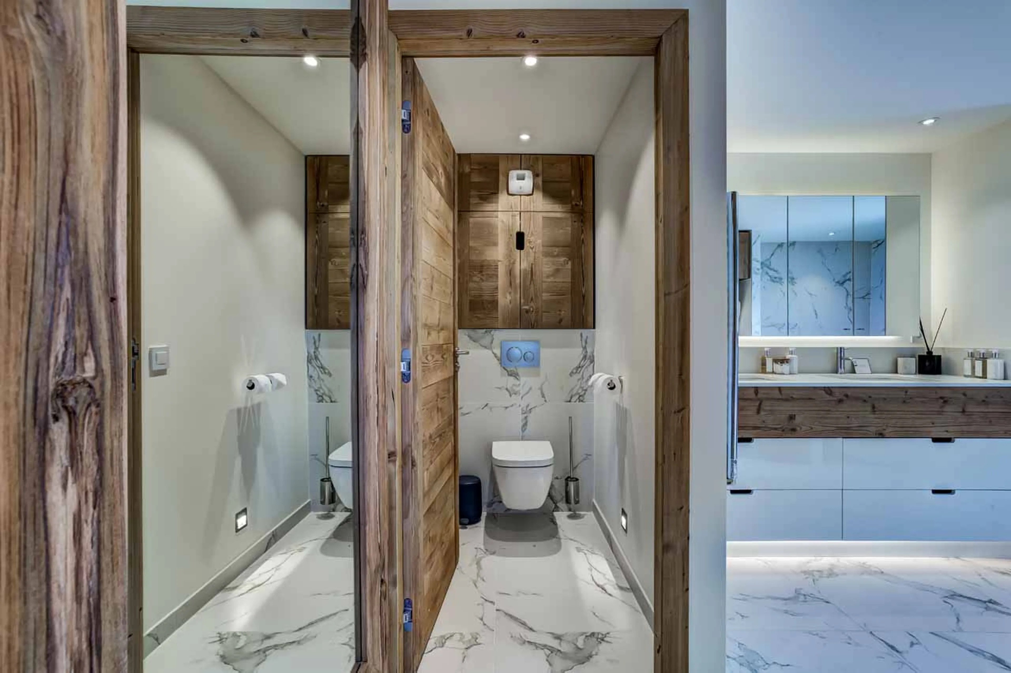 Double basins and WC at Chalet Constantia in St Martin de Belleville