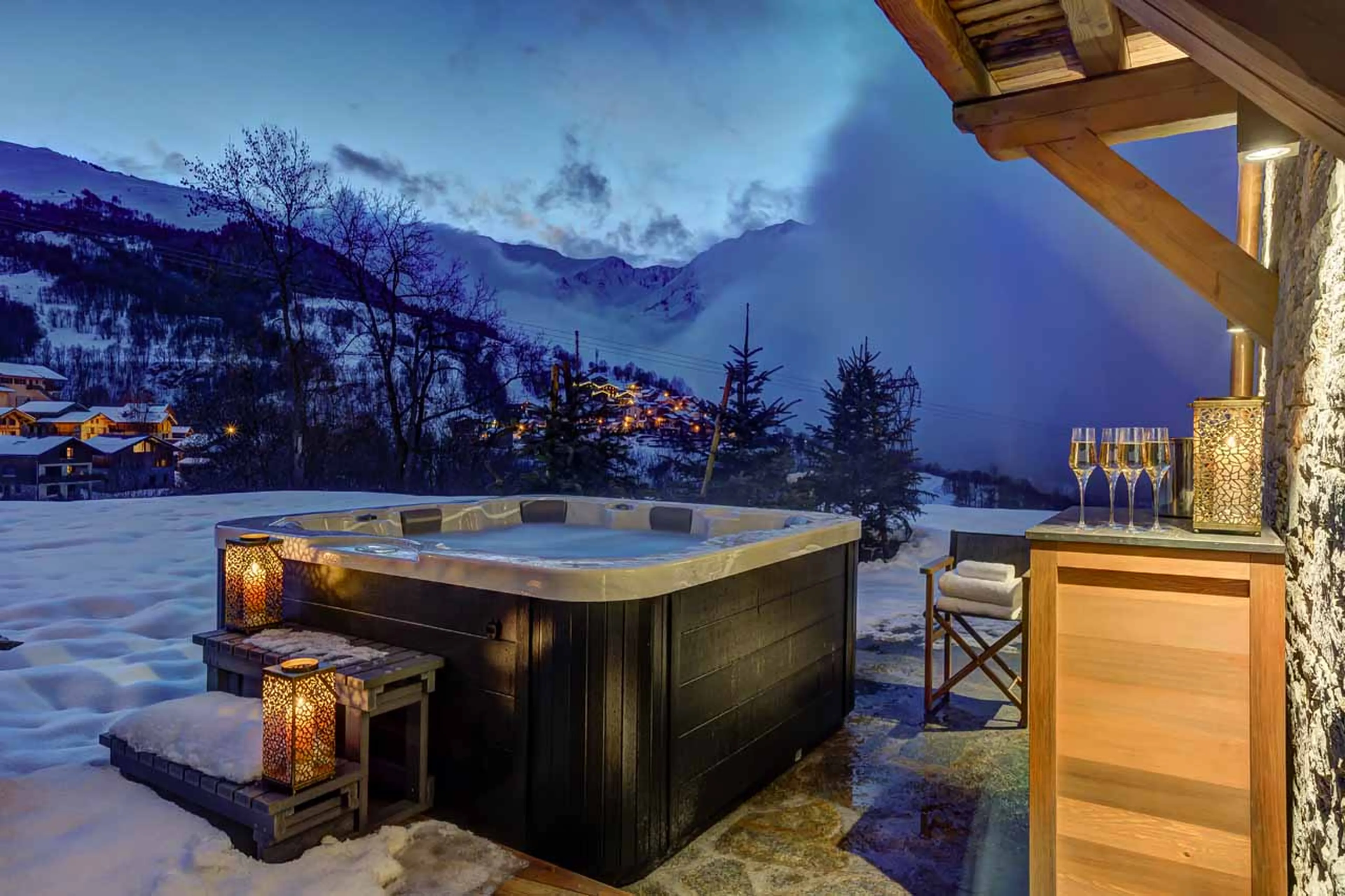Outdoor hot tub at Chalet Constantia in St Martin de Belleville
