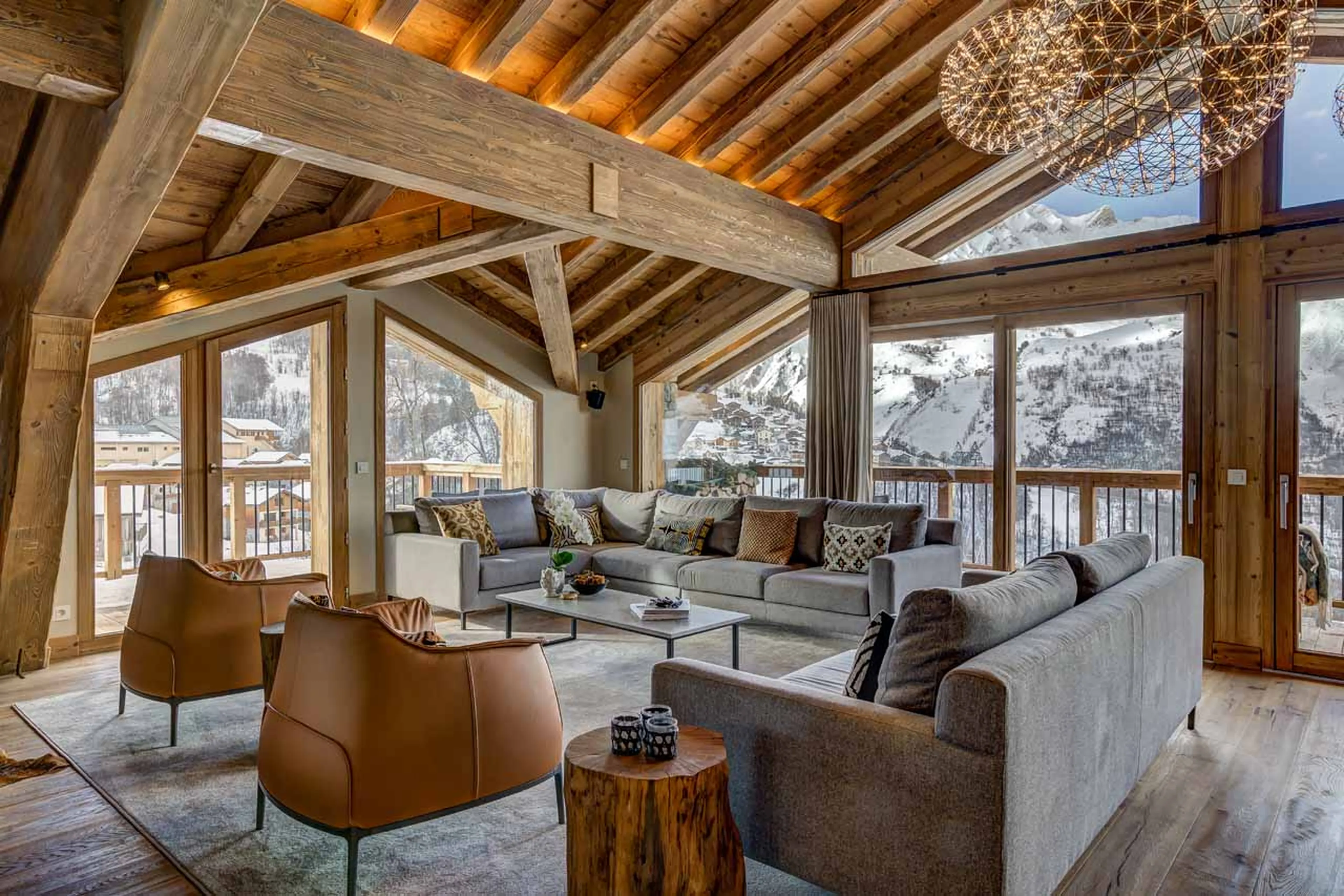 Living and dining area at Chalet Constantia in St Martin de Belleville