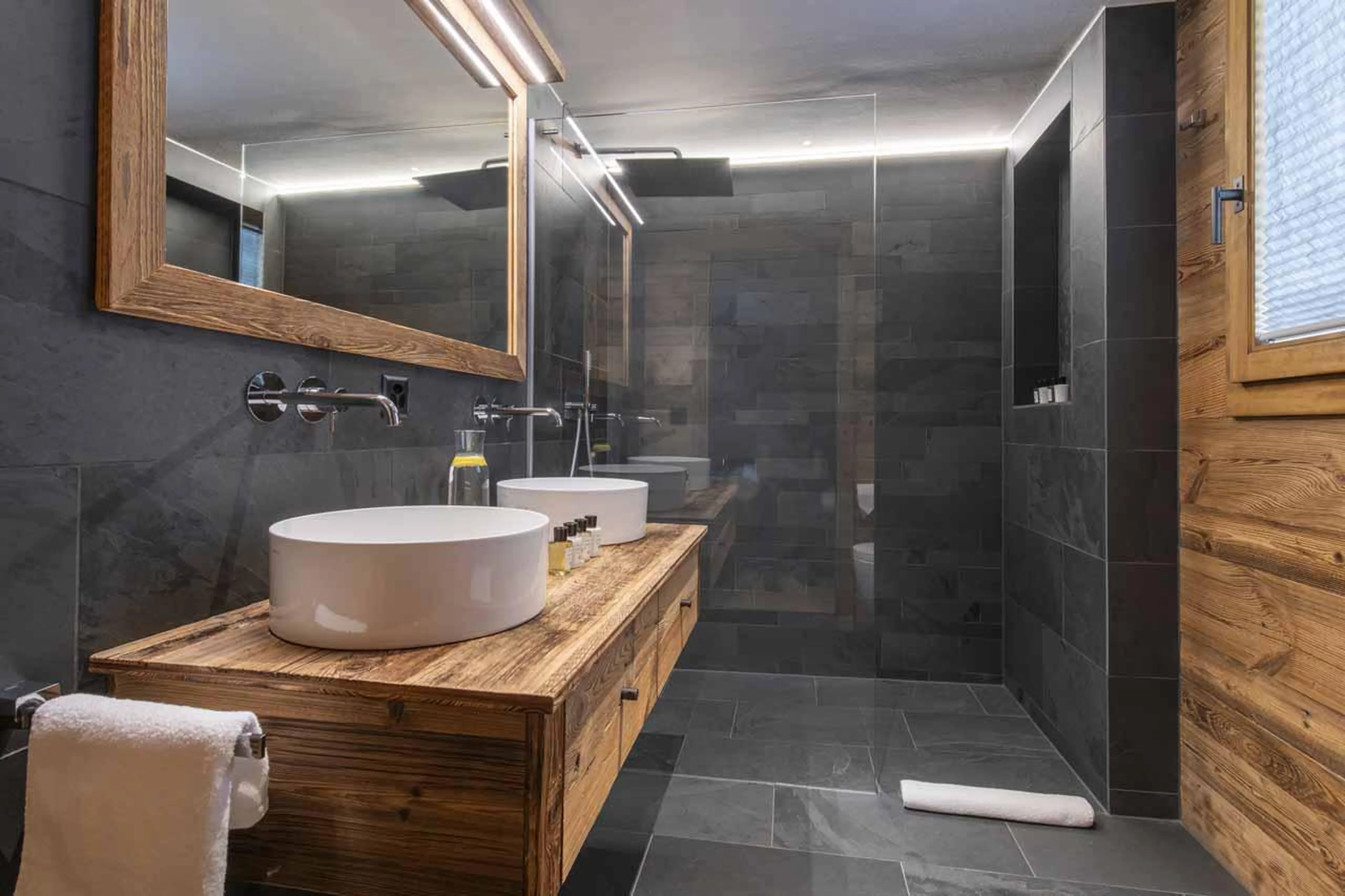 En-suite shower room with double basin at Chalet Cortil in Verbier