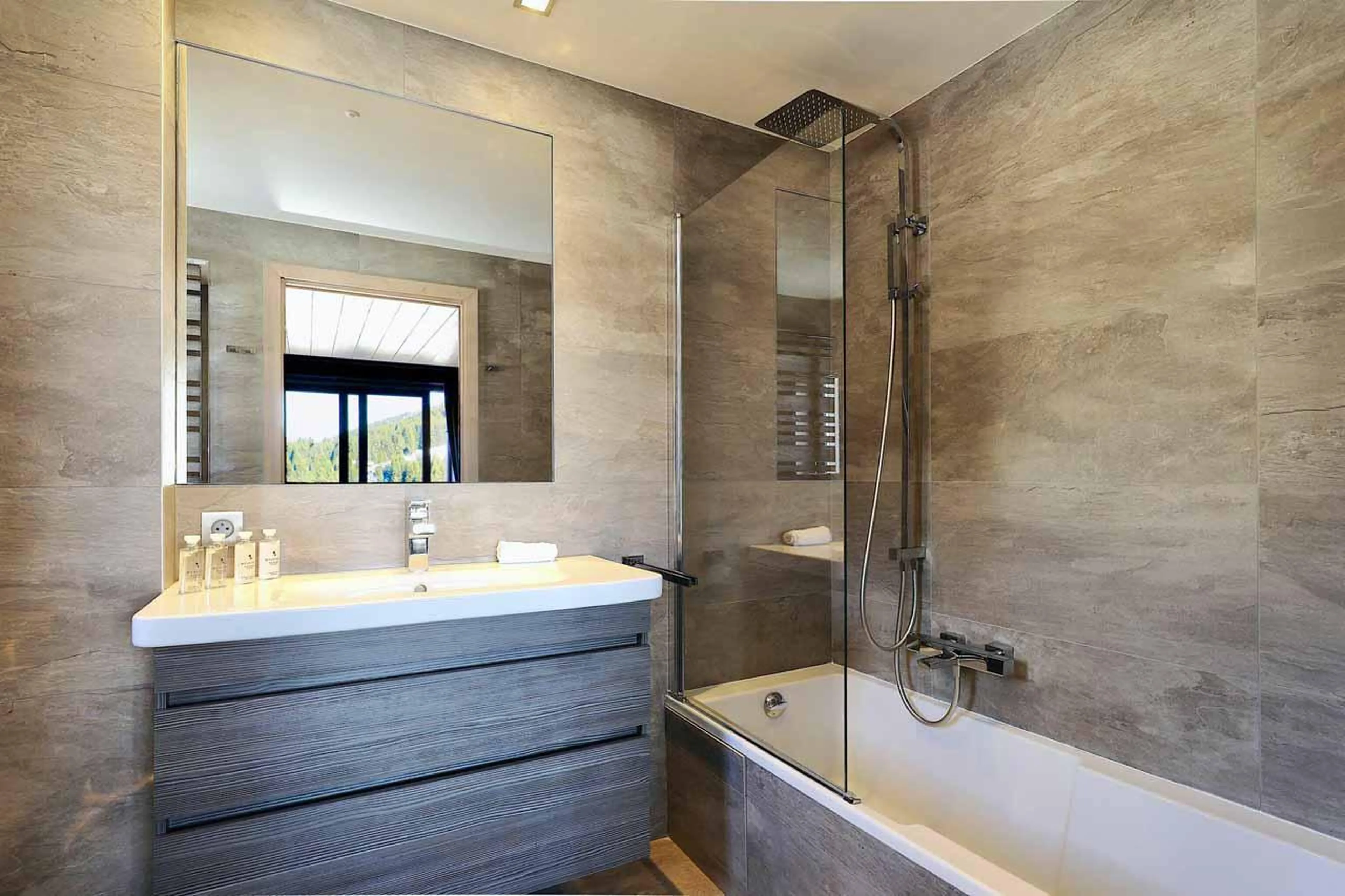 Bathroom four at Chalet Cortina in Courchevel 1650