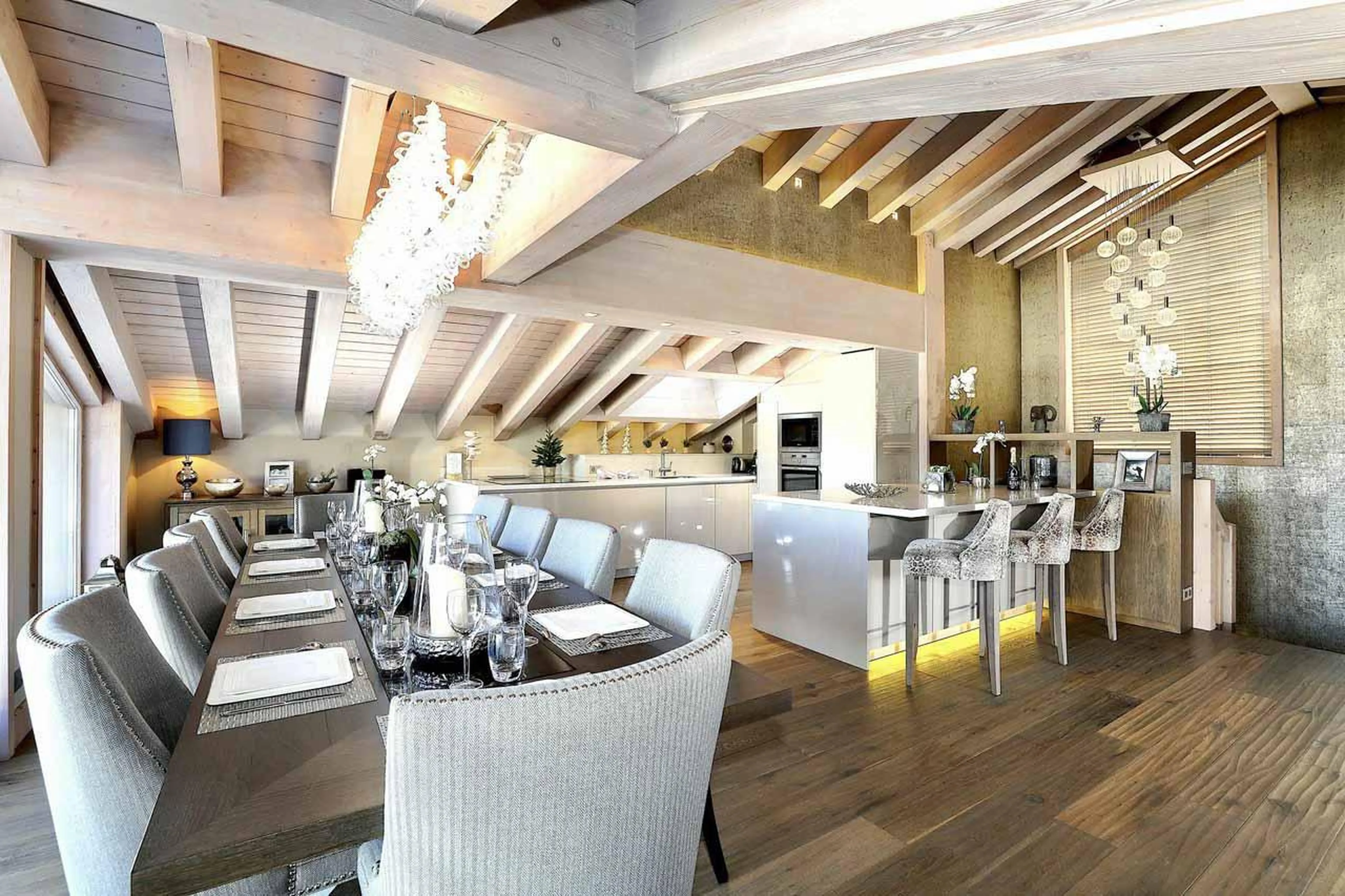Dining area and kitchen at Chalet Cortina in Courchevel 1650