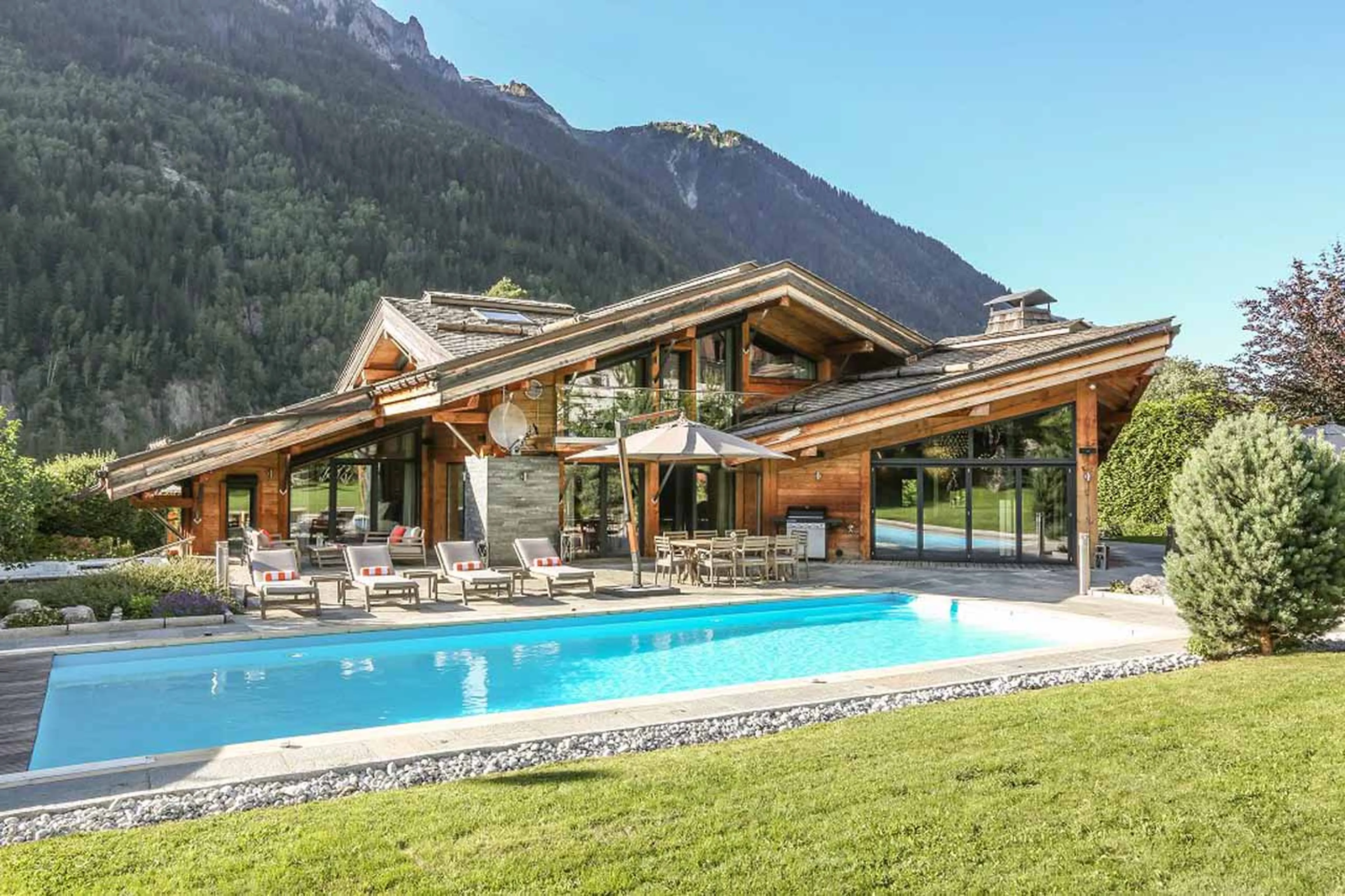 Heated outdoor swimming pool and hot tub in Chalet Couttet in Chamonix