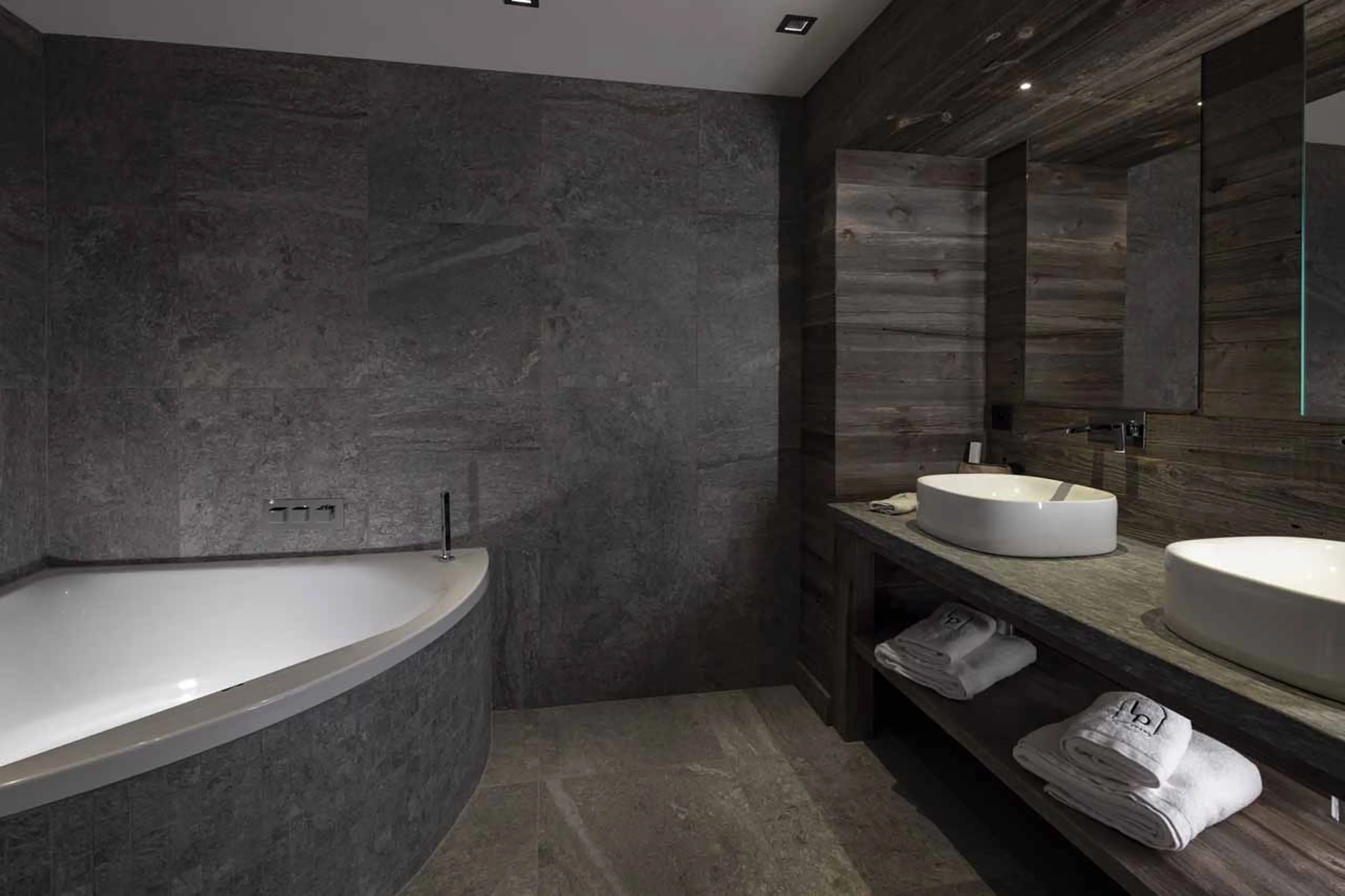 Bedroom 1 en-suite at Chalet Coz in Megeve