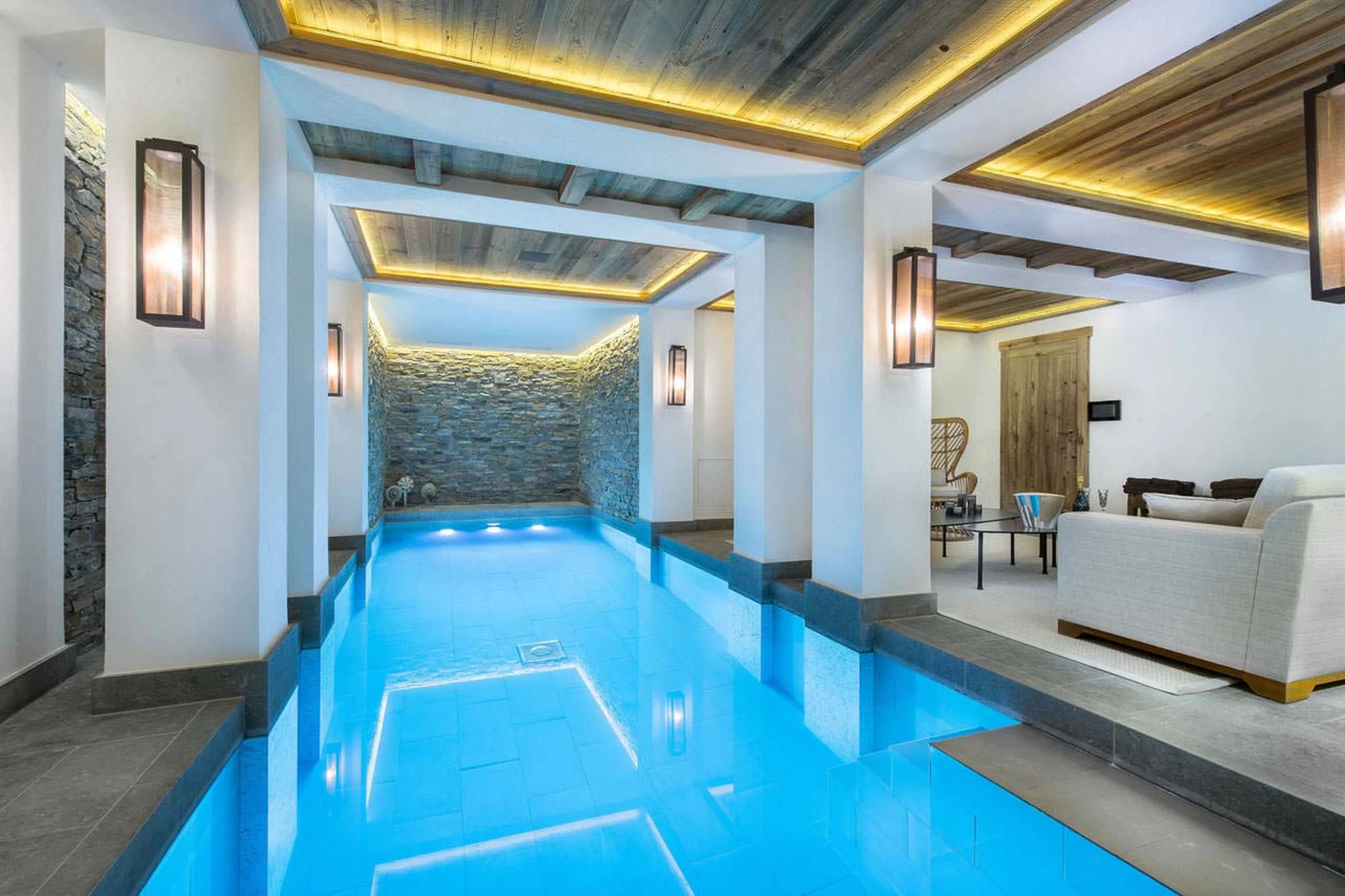 Indoor swimming pool in Chalet Cryst'Aile in Courchevel 1850