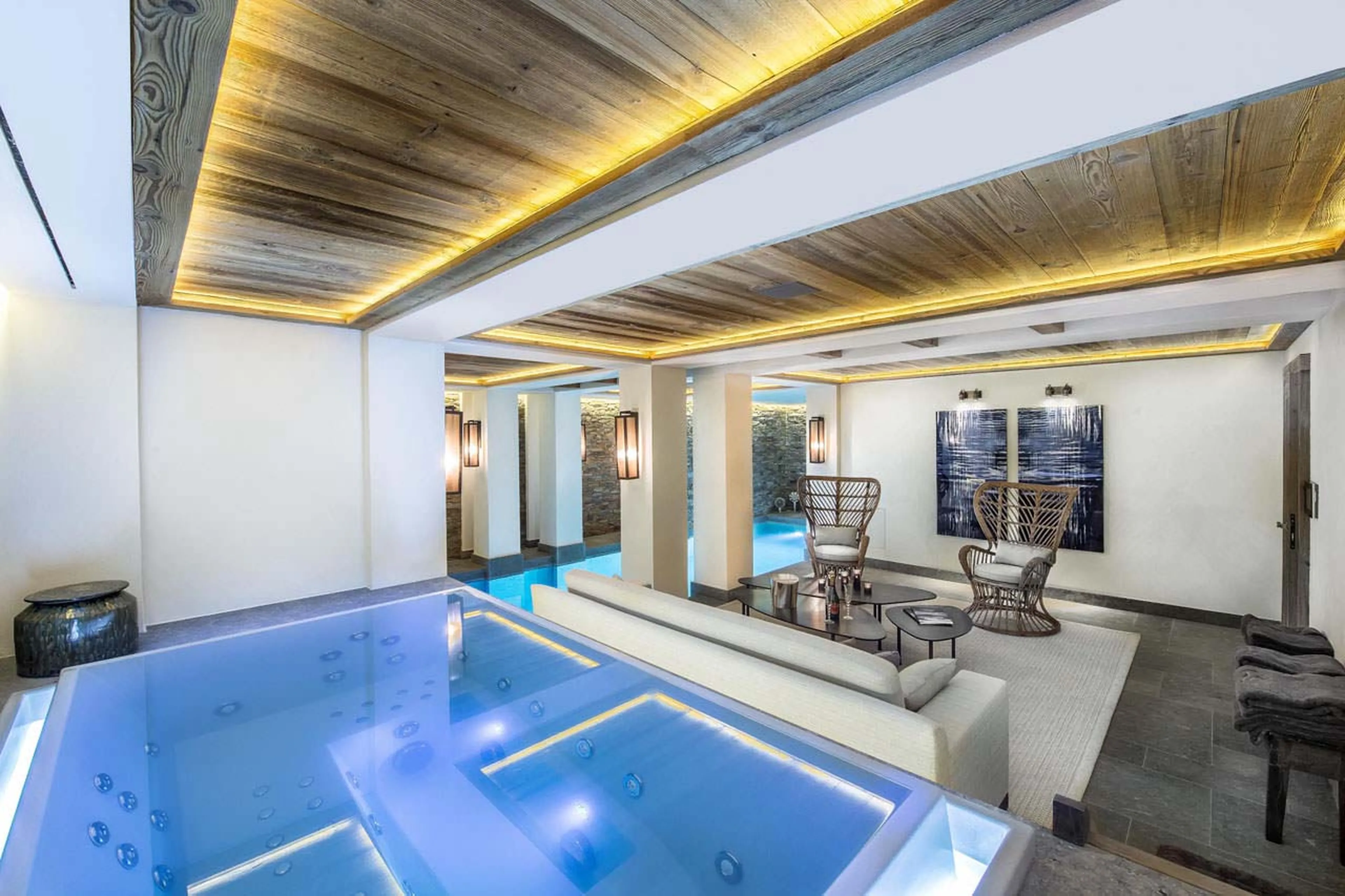 Jacuzzi and pool with lounge area in Chalet Cryst'Aile in Courchevel 1850