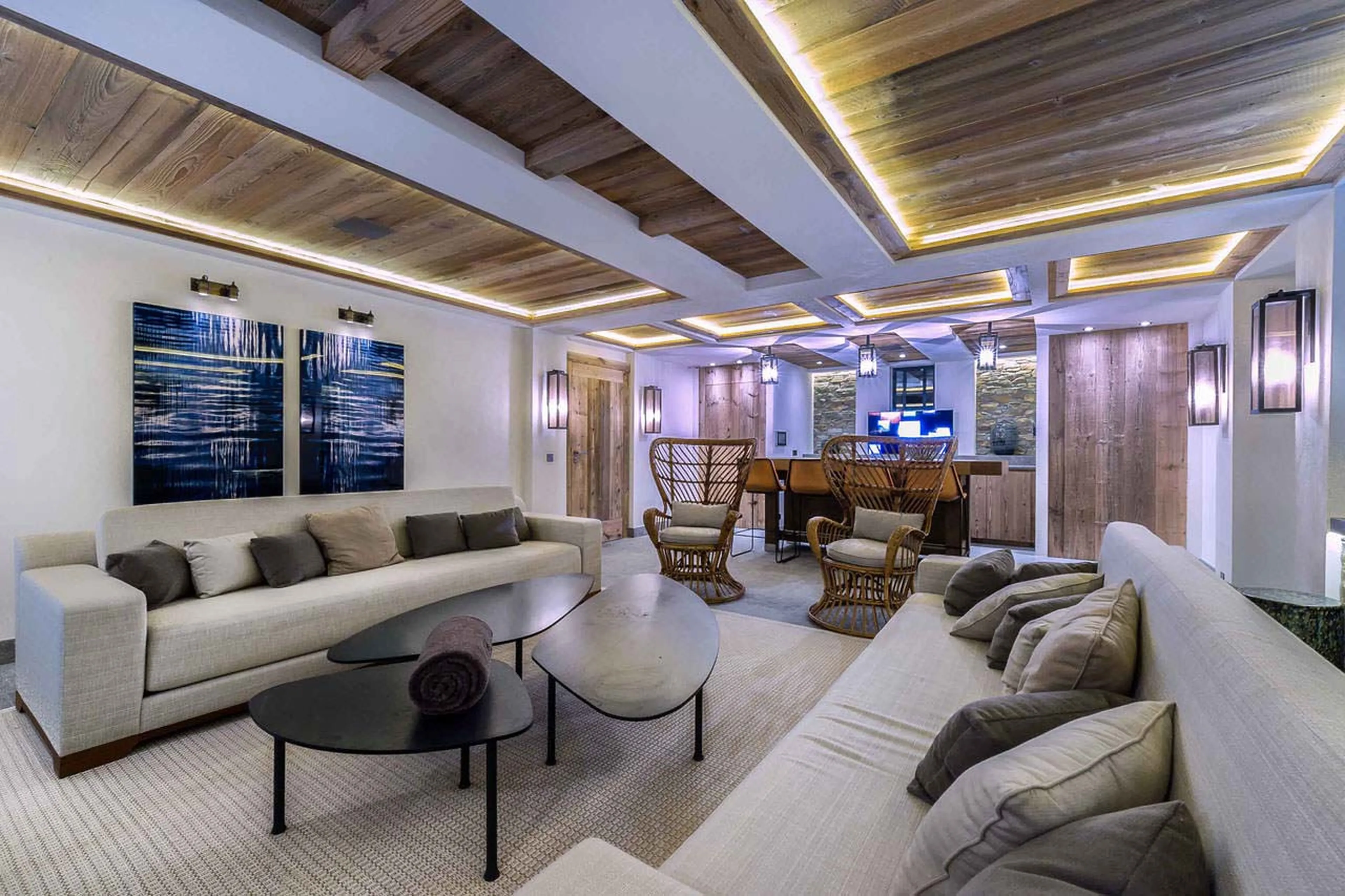 Comfortable seating in the spa area of Chalet Cryst'Aile in Courchevel 1850