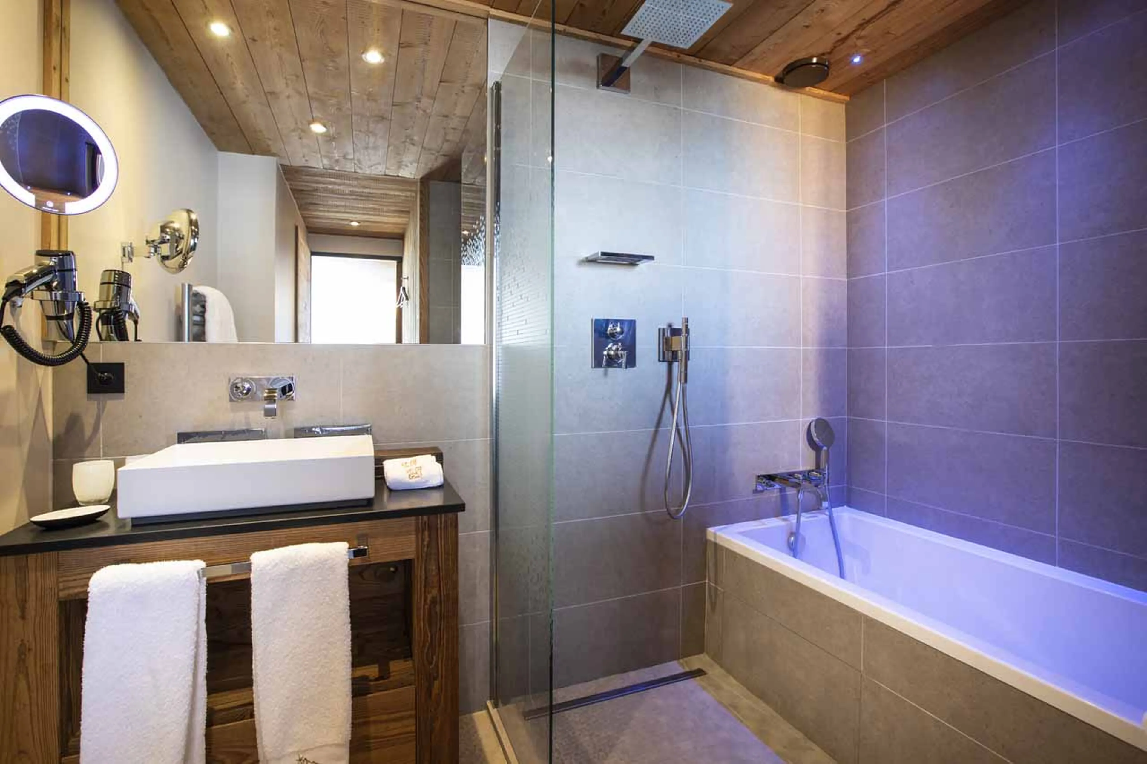 Bathroom one at Chalet Cullinan in Val Thorens