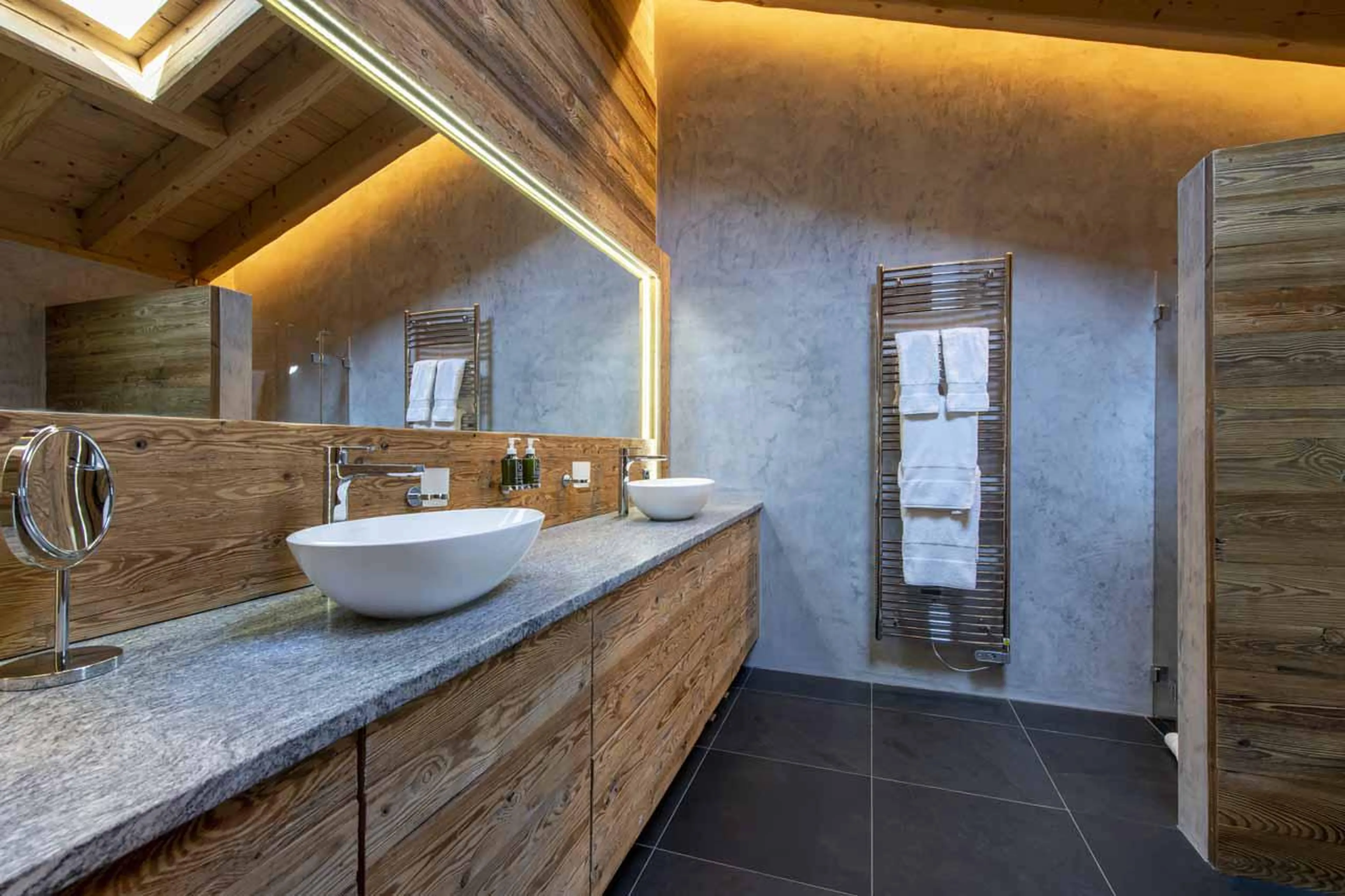 Shower in master bathroom in Chalet Daphne in Verbier