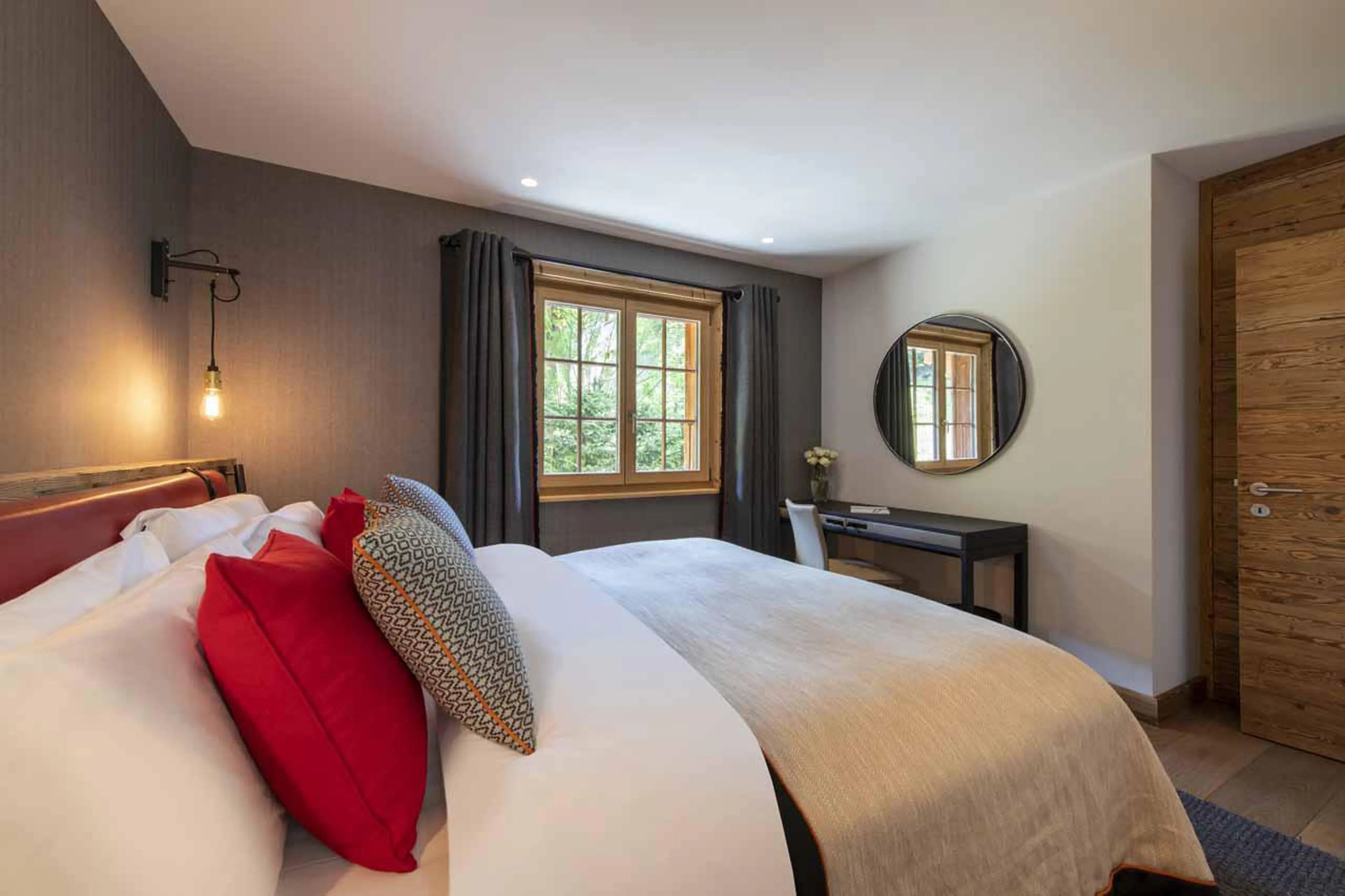 Bedroom two twin/double bed in Chalet Daphne in Verbier