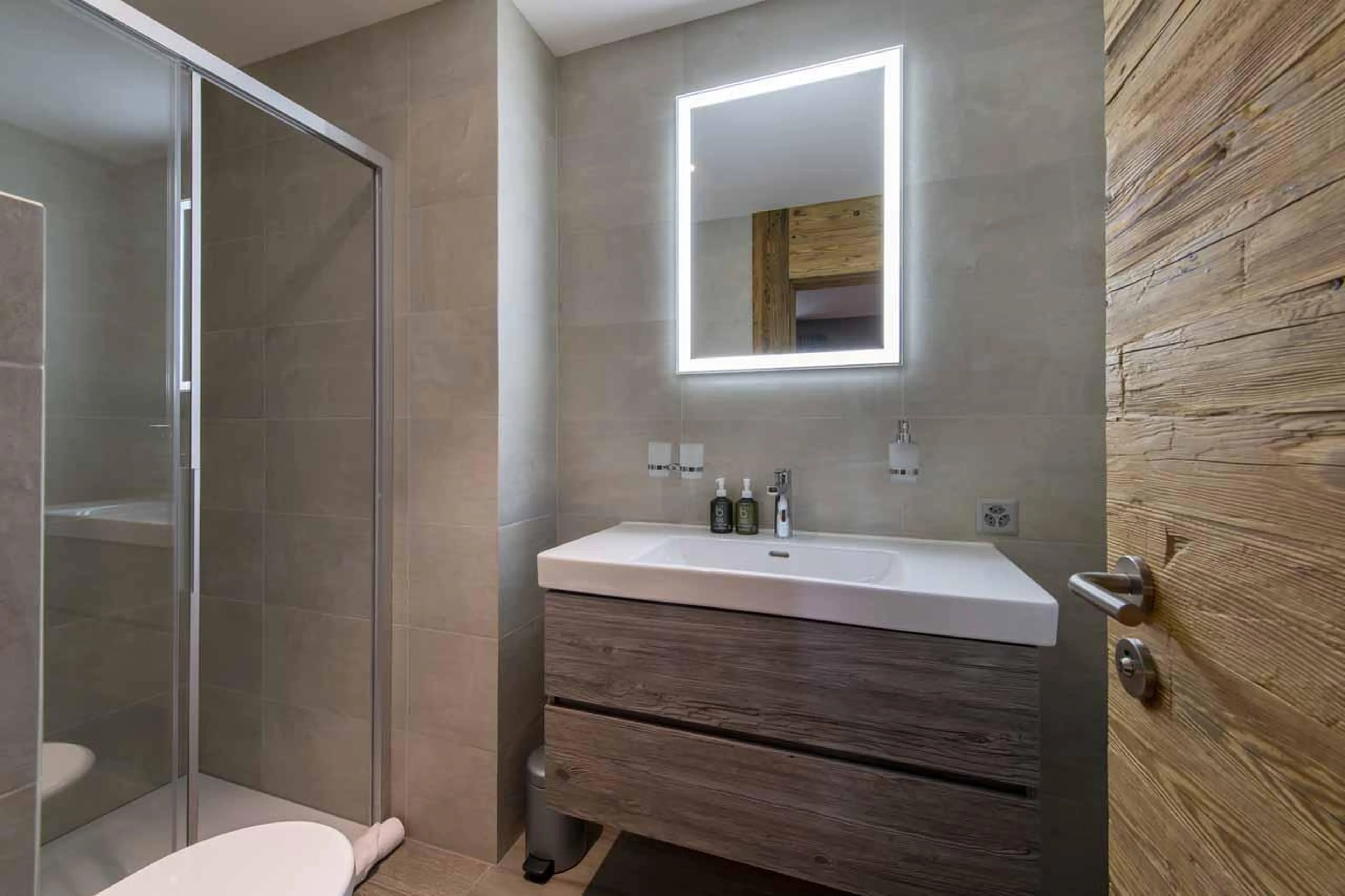 Bathroom two in Chalet Daphne in Verbier