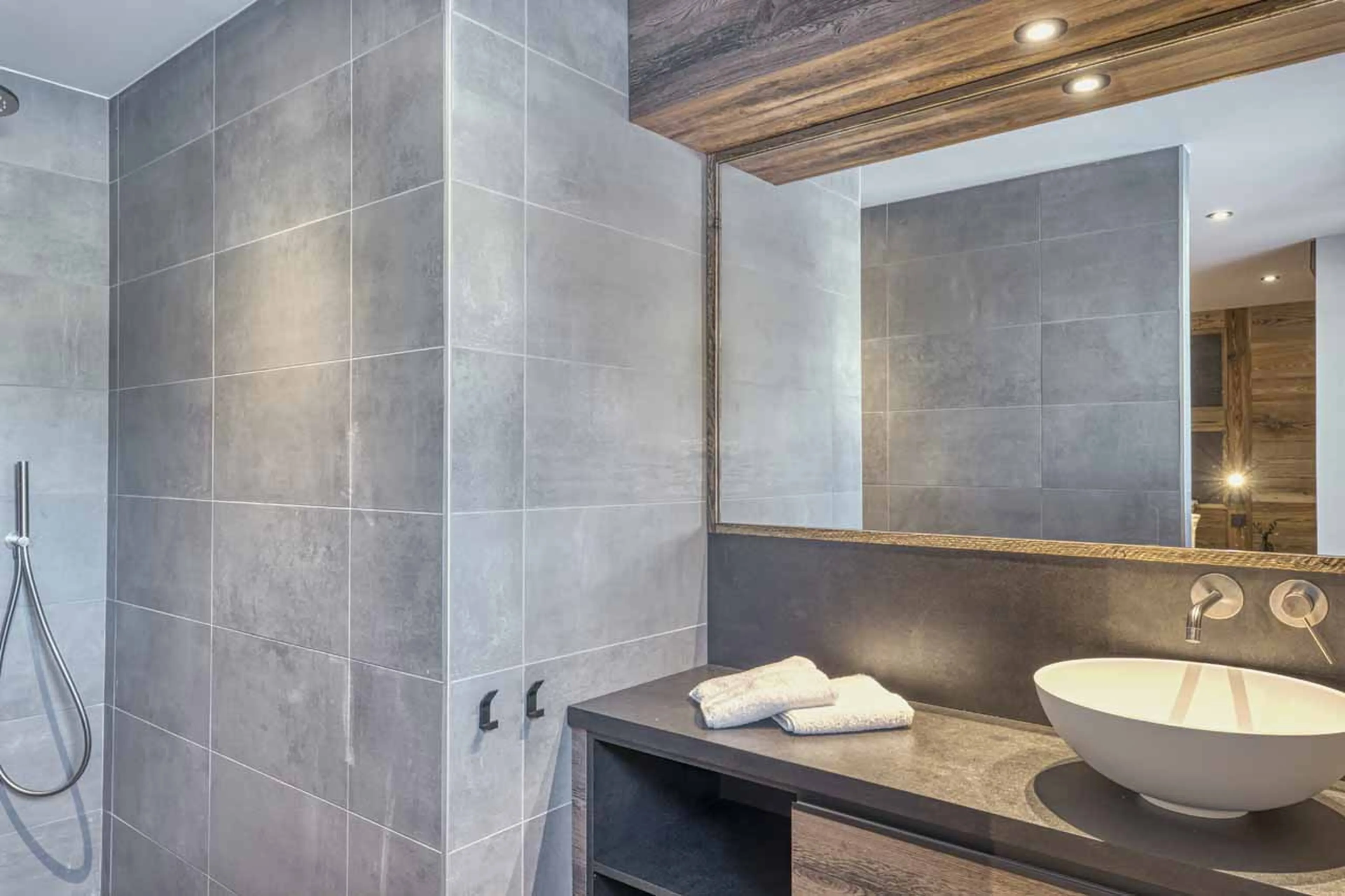 Bedroom 2 en-suite at Chalet de Gabin in Megeve