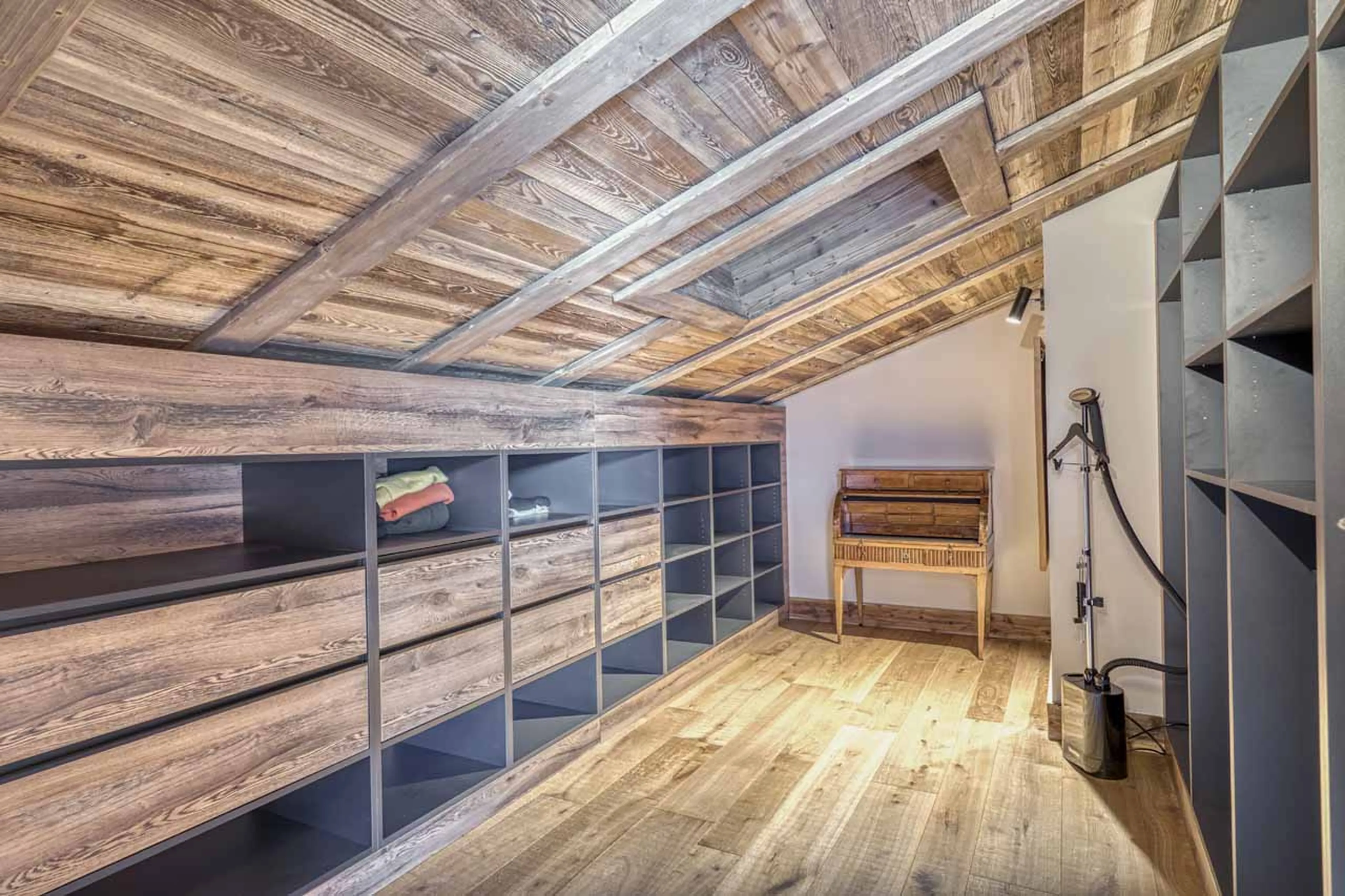 Bedroom 1 dressing room at Chalet de Gabin in Megeve