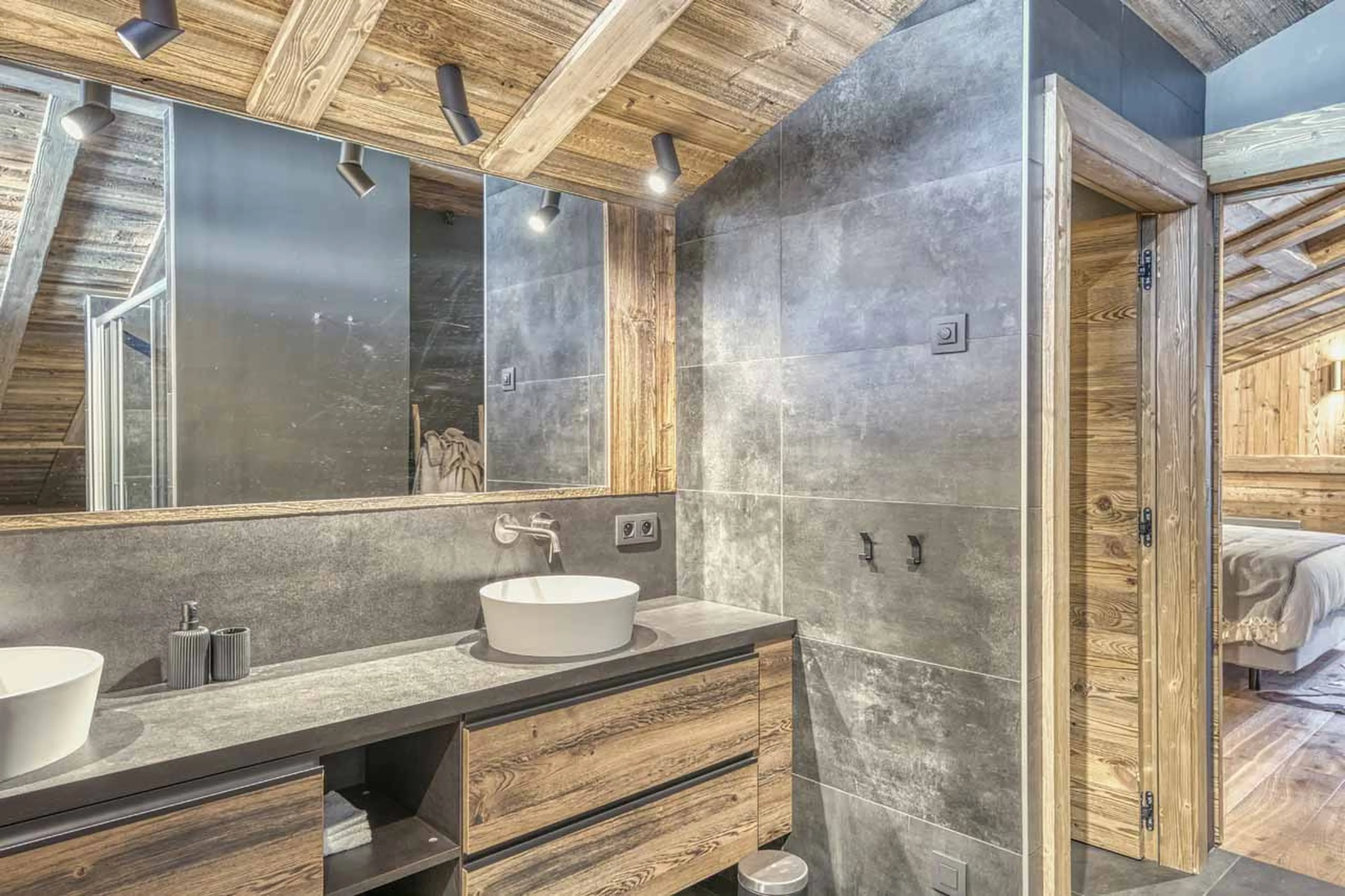 Bedroom 1 en-suite at Chalet de Gabin in Megeve