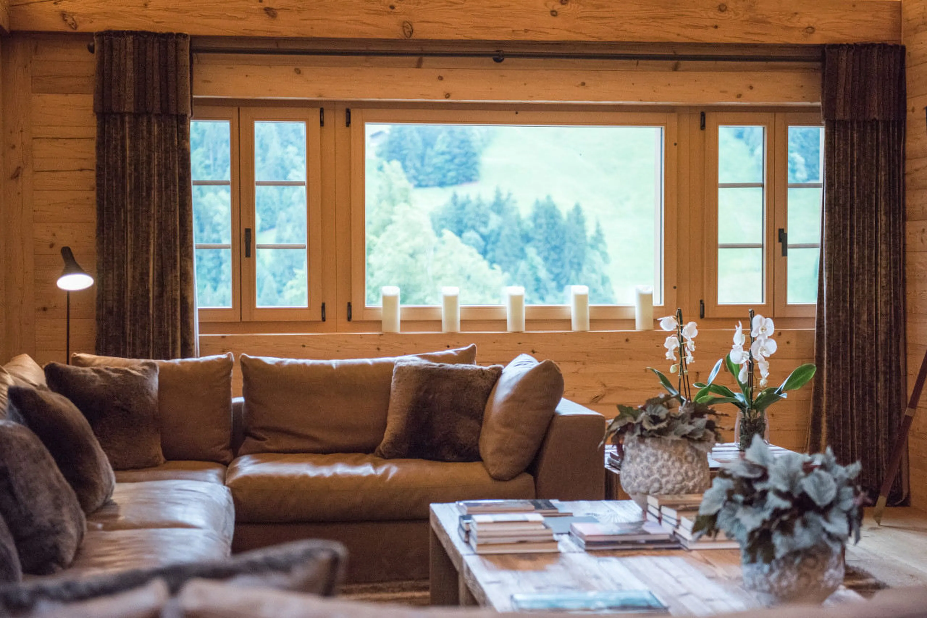 Décor with high level of comfort in living area of Chalet Rougemont in Gstaad
