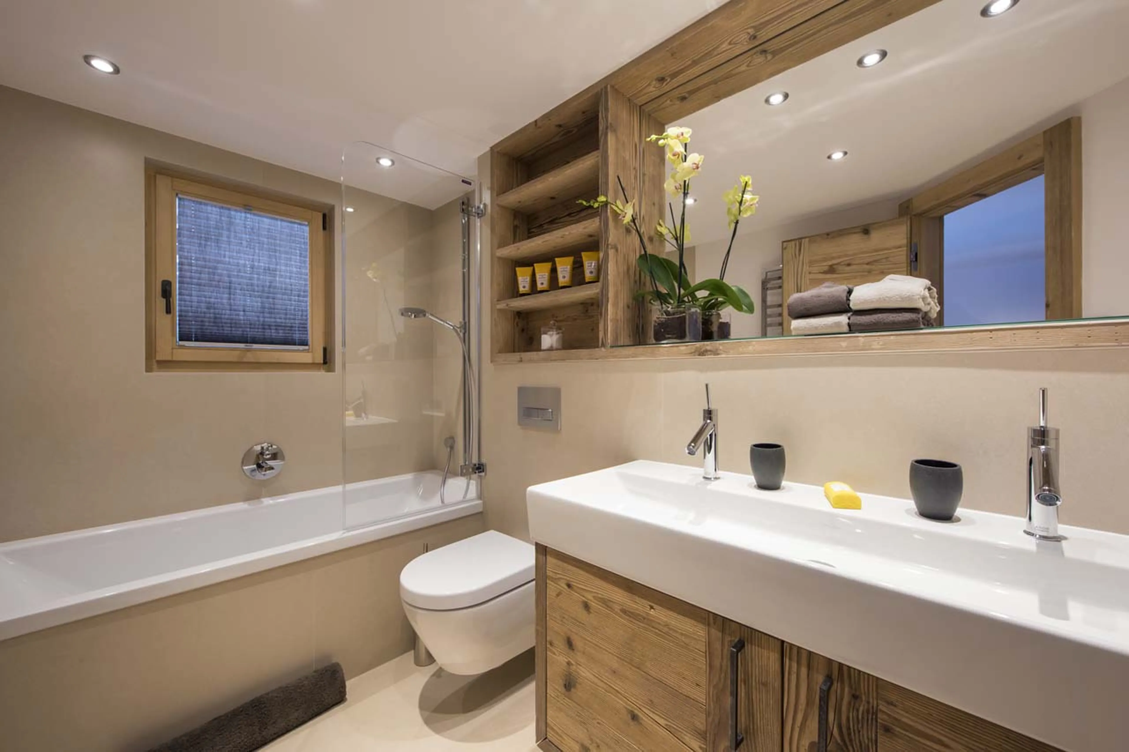 Bathroom six in Chalet Delormes in Verbier