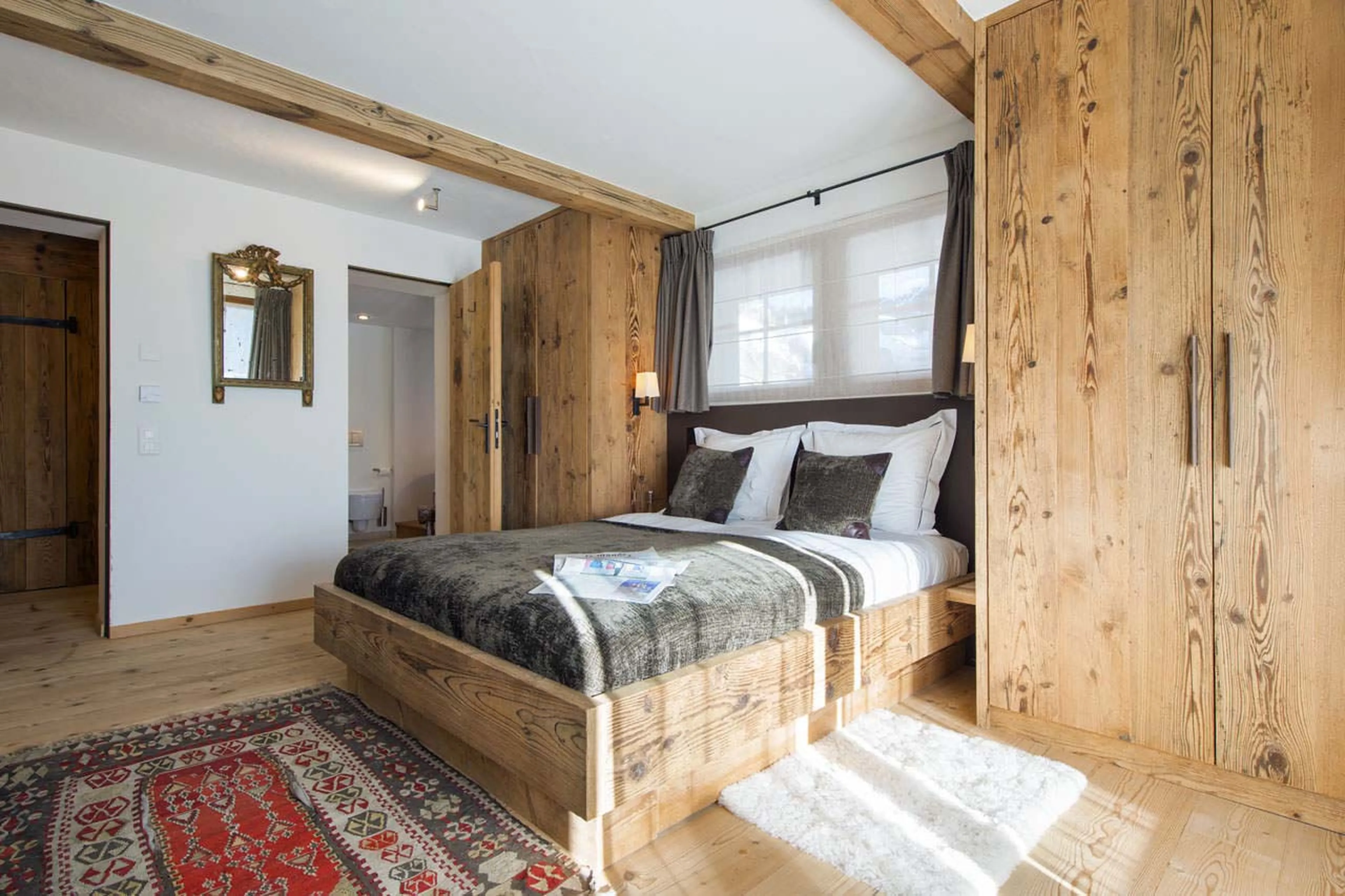 Double bedroom with en-suite bathroom in  Chalet Dent Blanche in Verbier