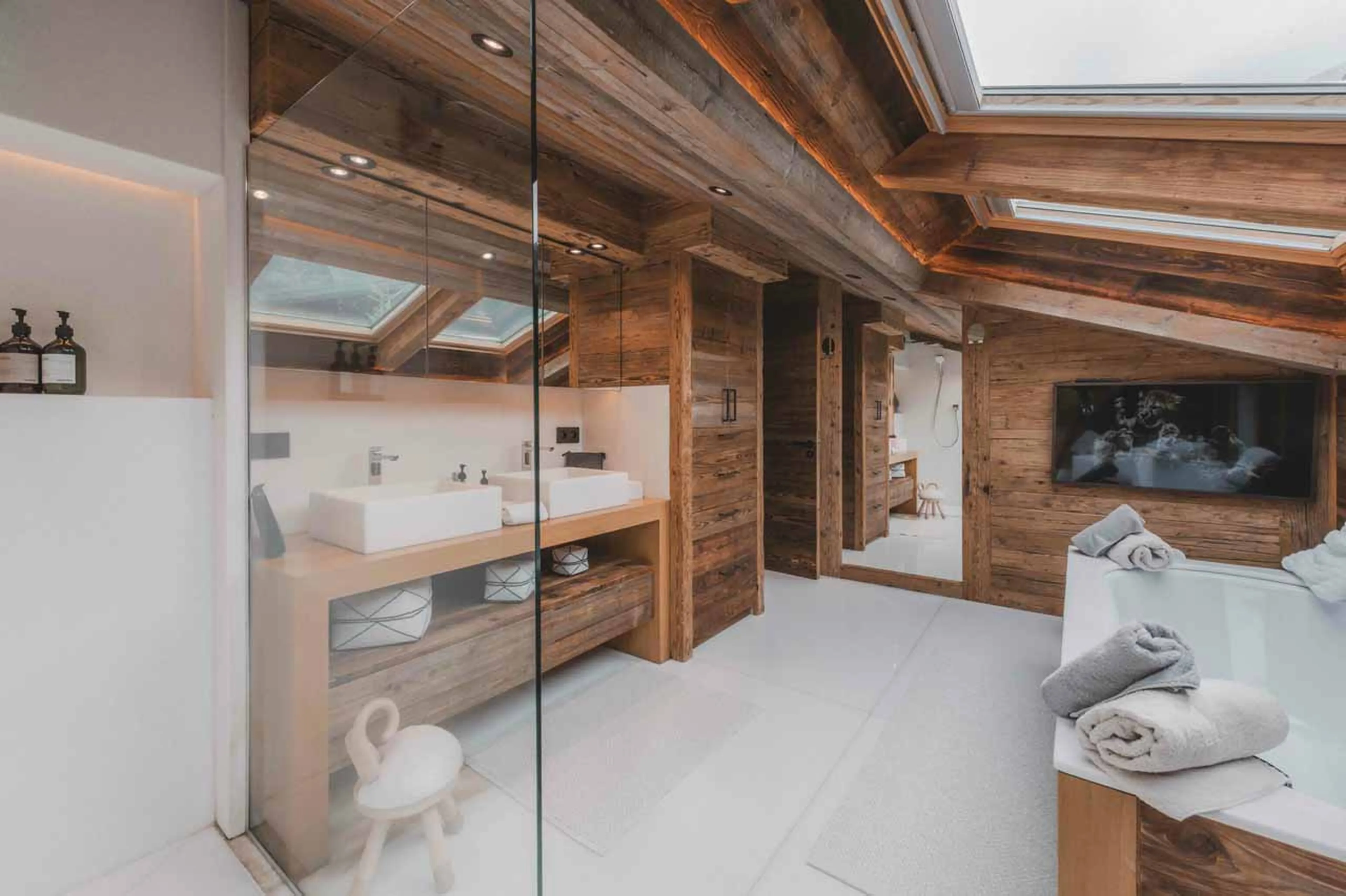 Bedroom one en-suite at Chalet des Cristaux in Chamonix