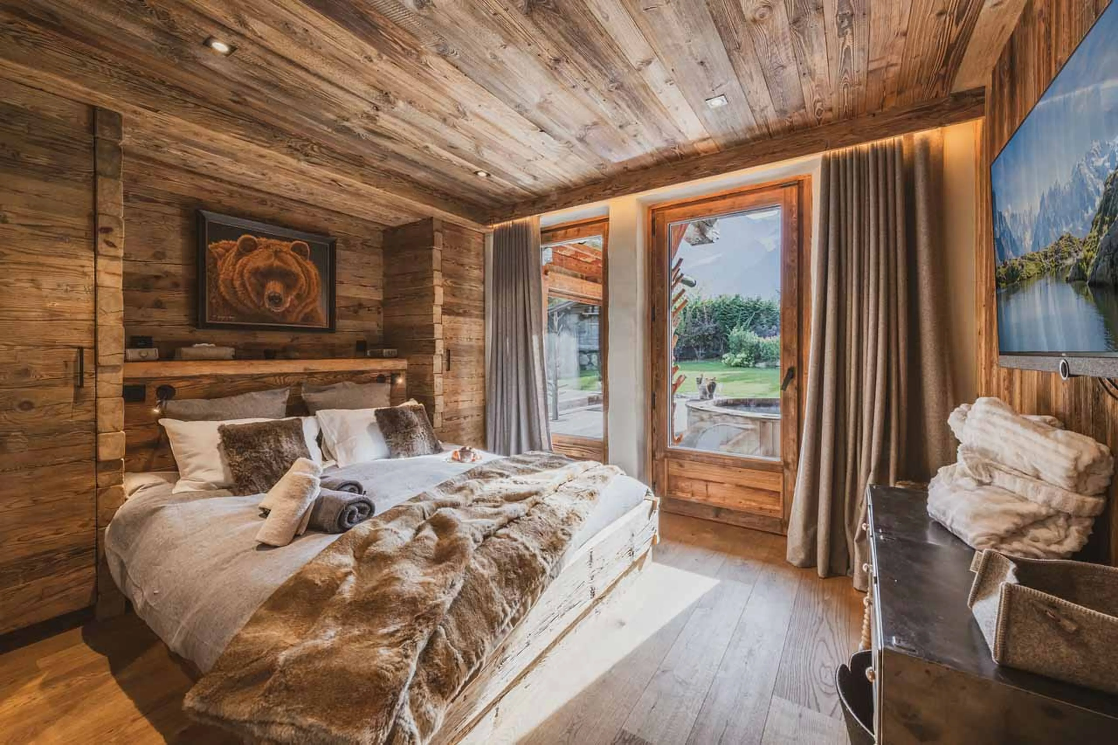 Tv in bedroom two at Chalet des Cristaux in Chamonix