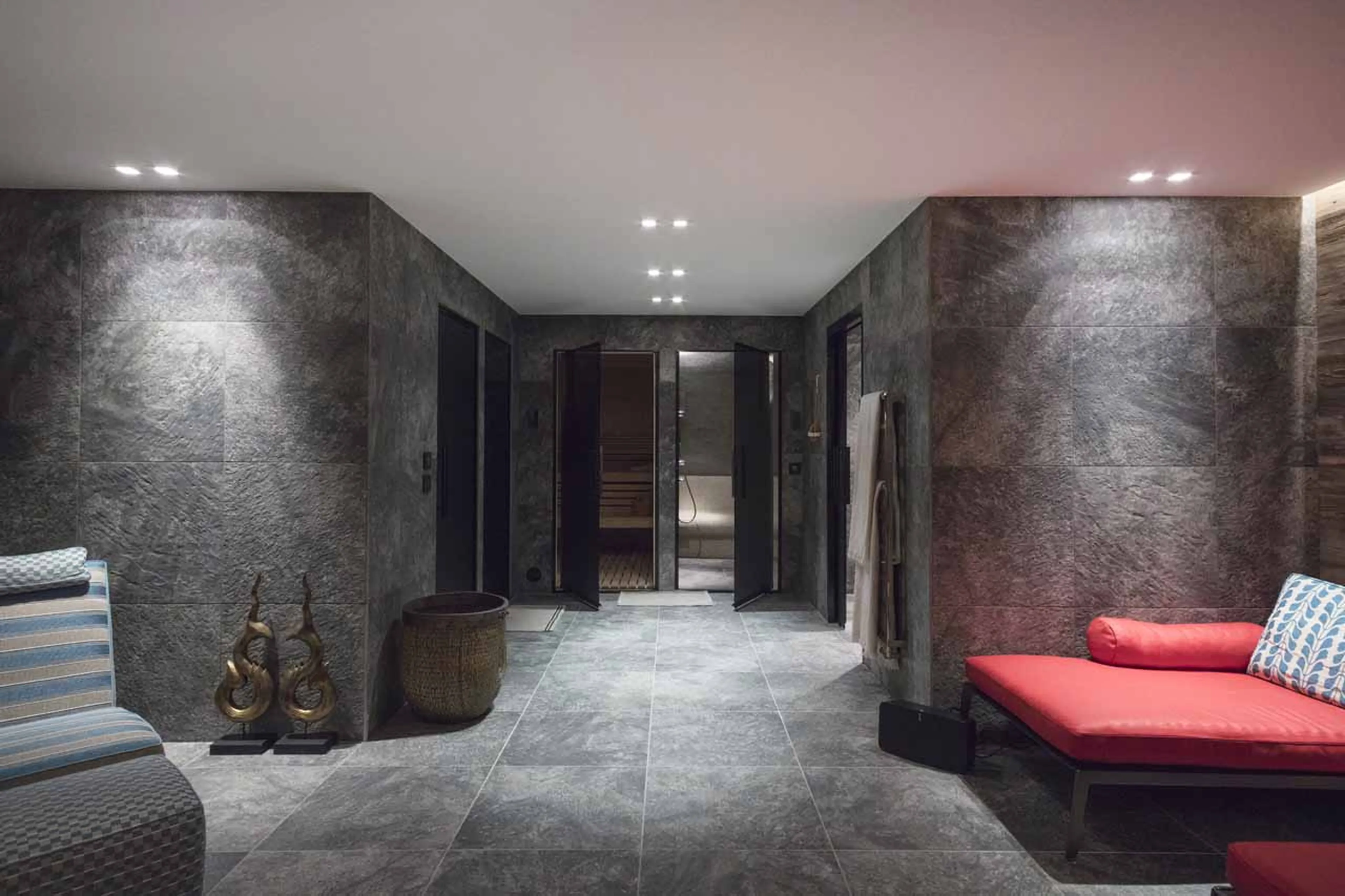 Sauna and steam room at Chalet des Ecureuils in Megeve