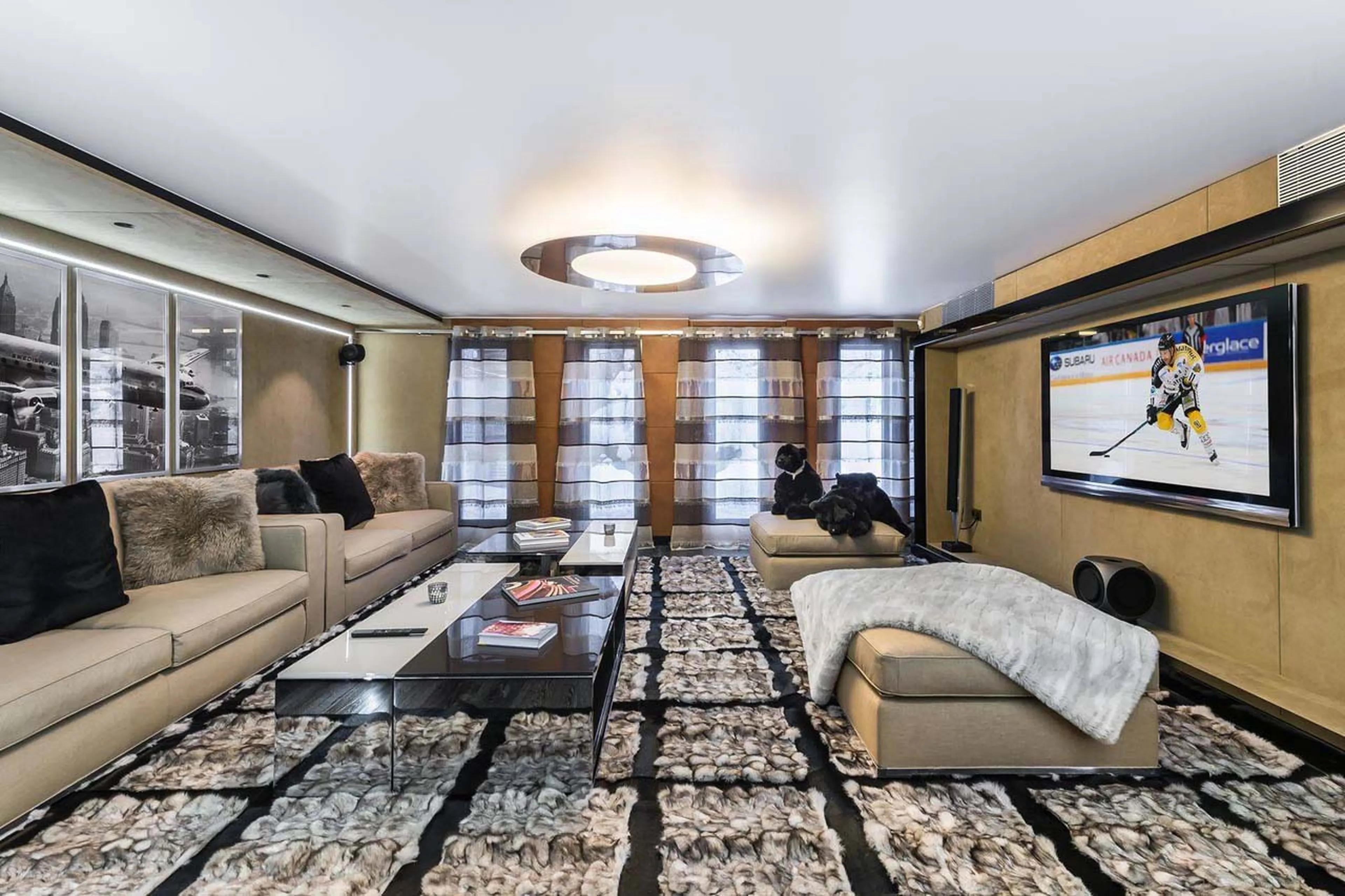 TV lounge at Chalet Des Sens in Megeve