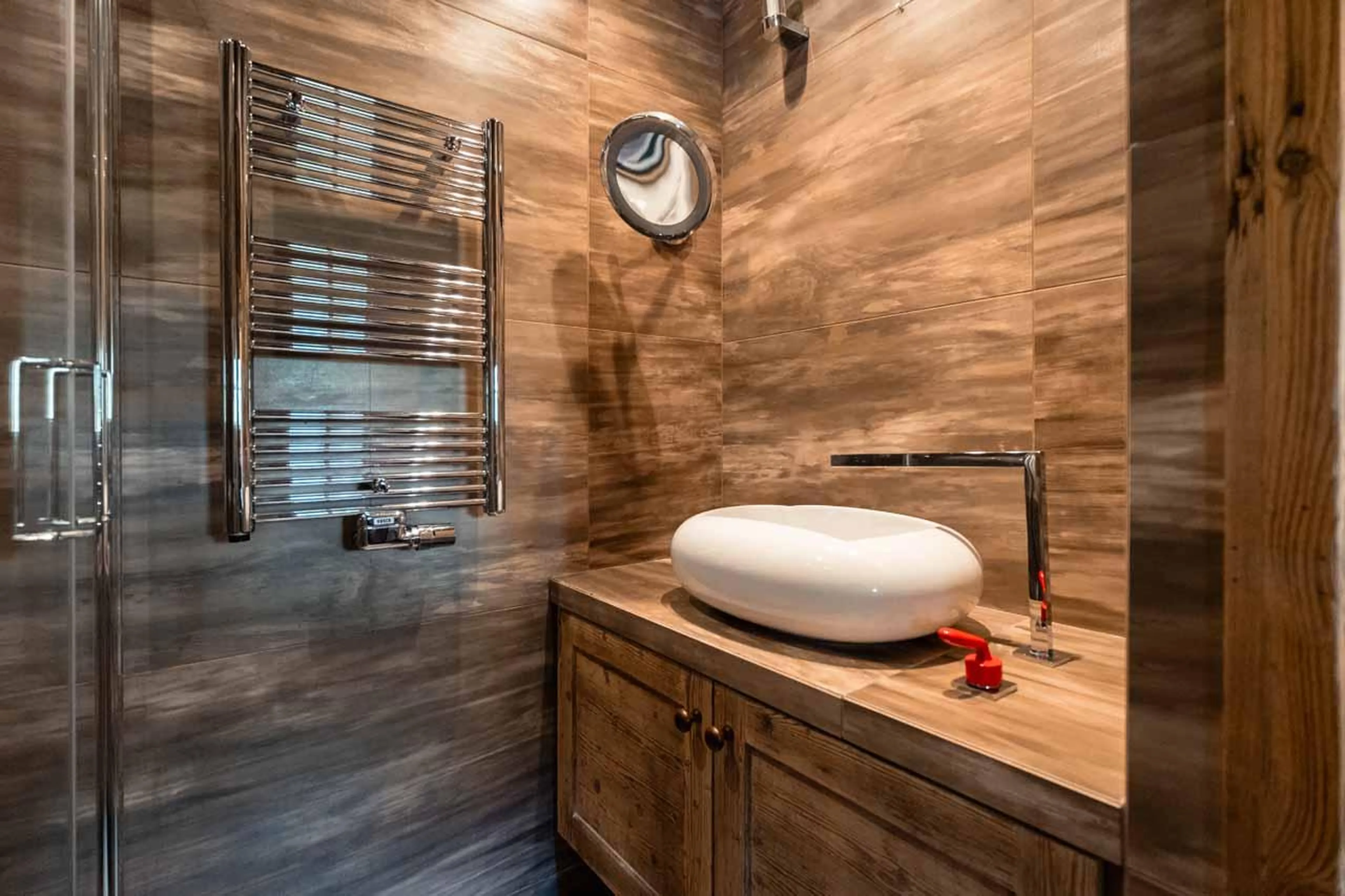 En-suite shower room in Chalet Donatien, Megeve