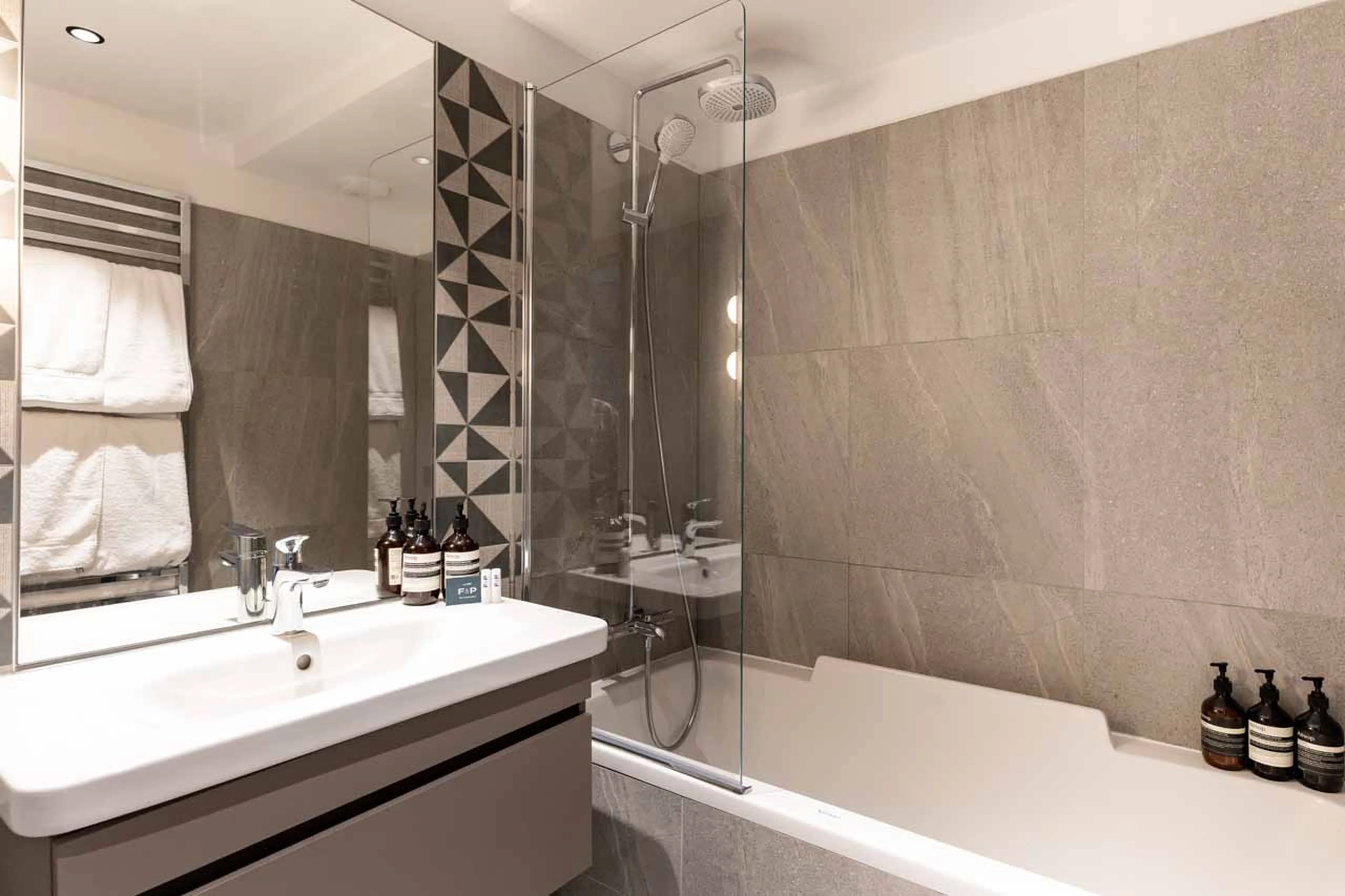 Bedroom 1 en-suite at Apartment Doron in Meribel