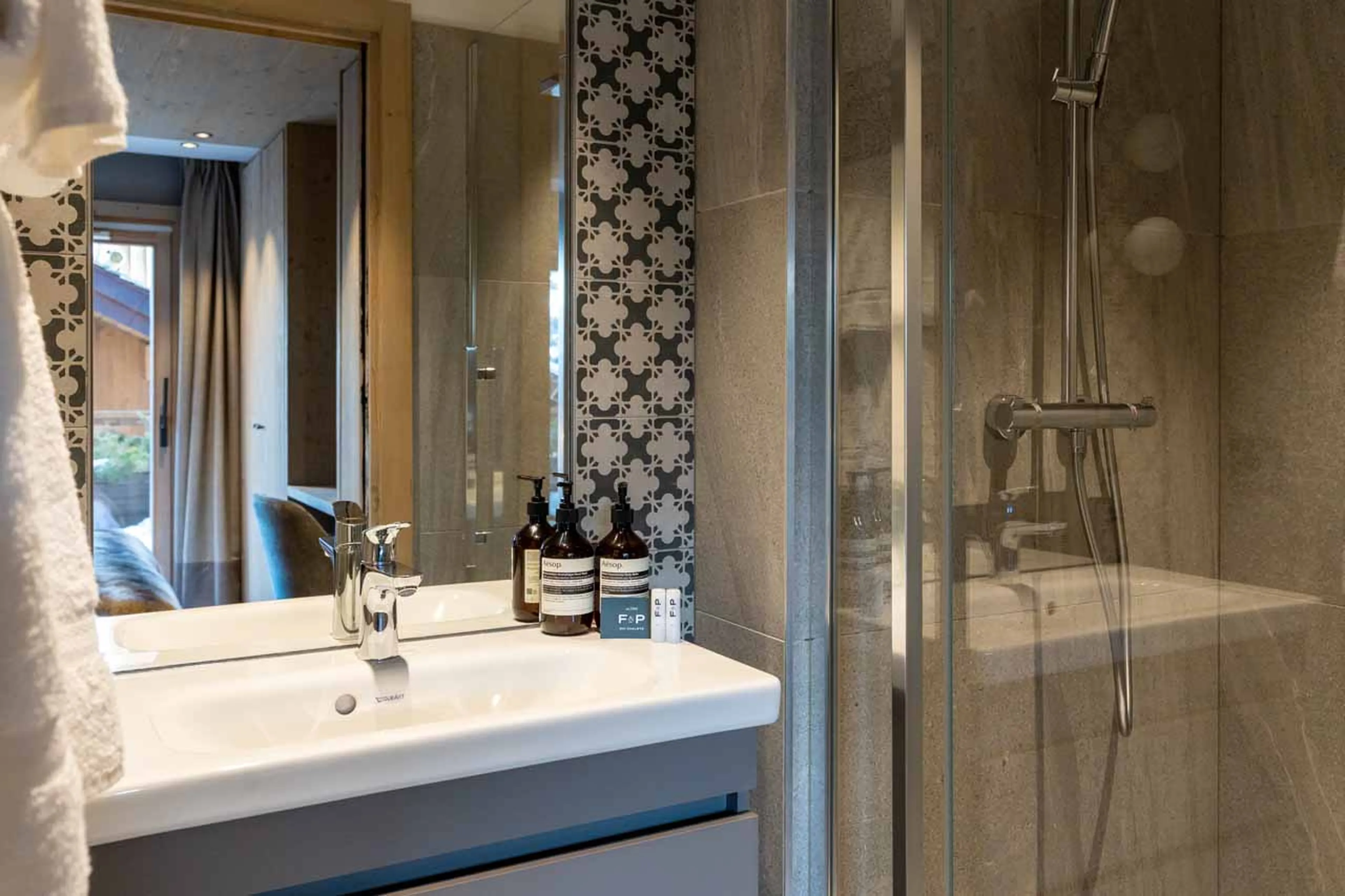 Bedroom 2 en-suite at Apartment Doron in Meribel