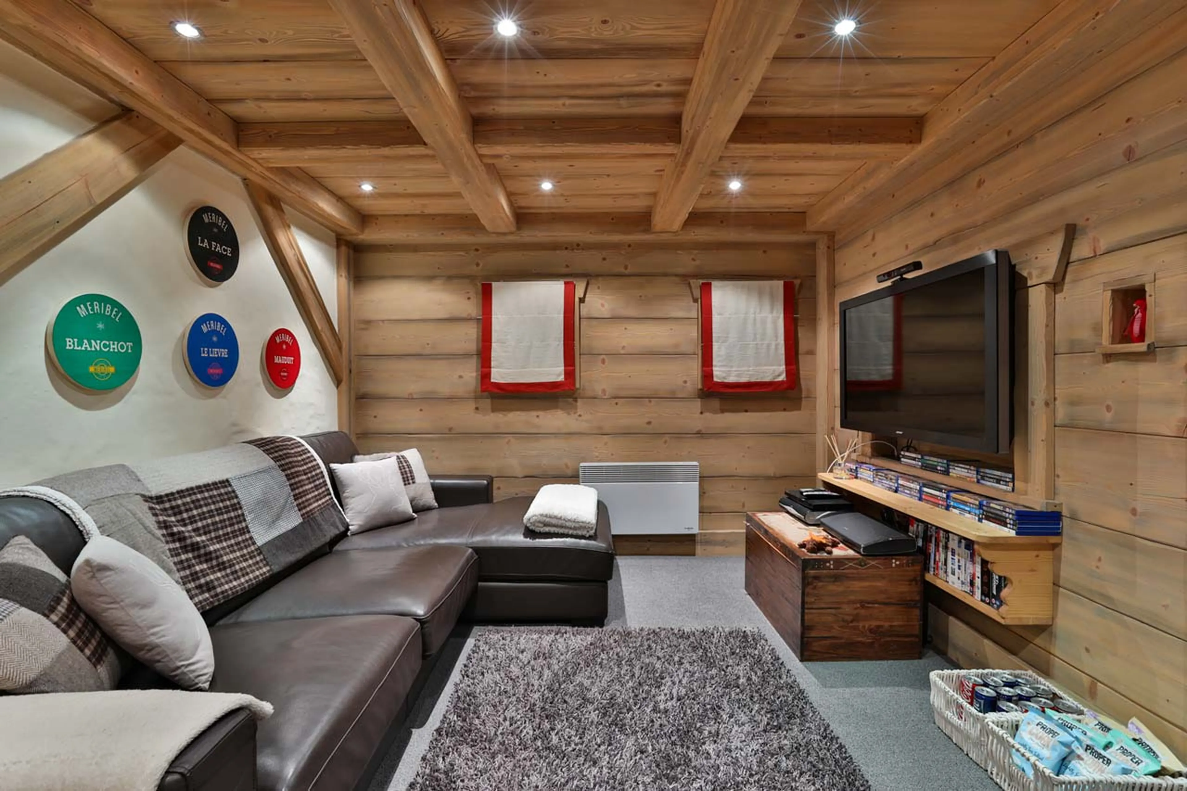 TV room at Chalet du Vallon in Meribel
