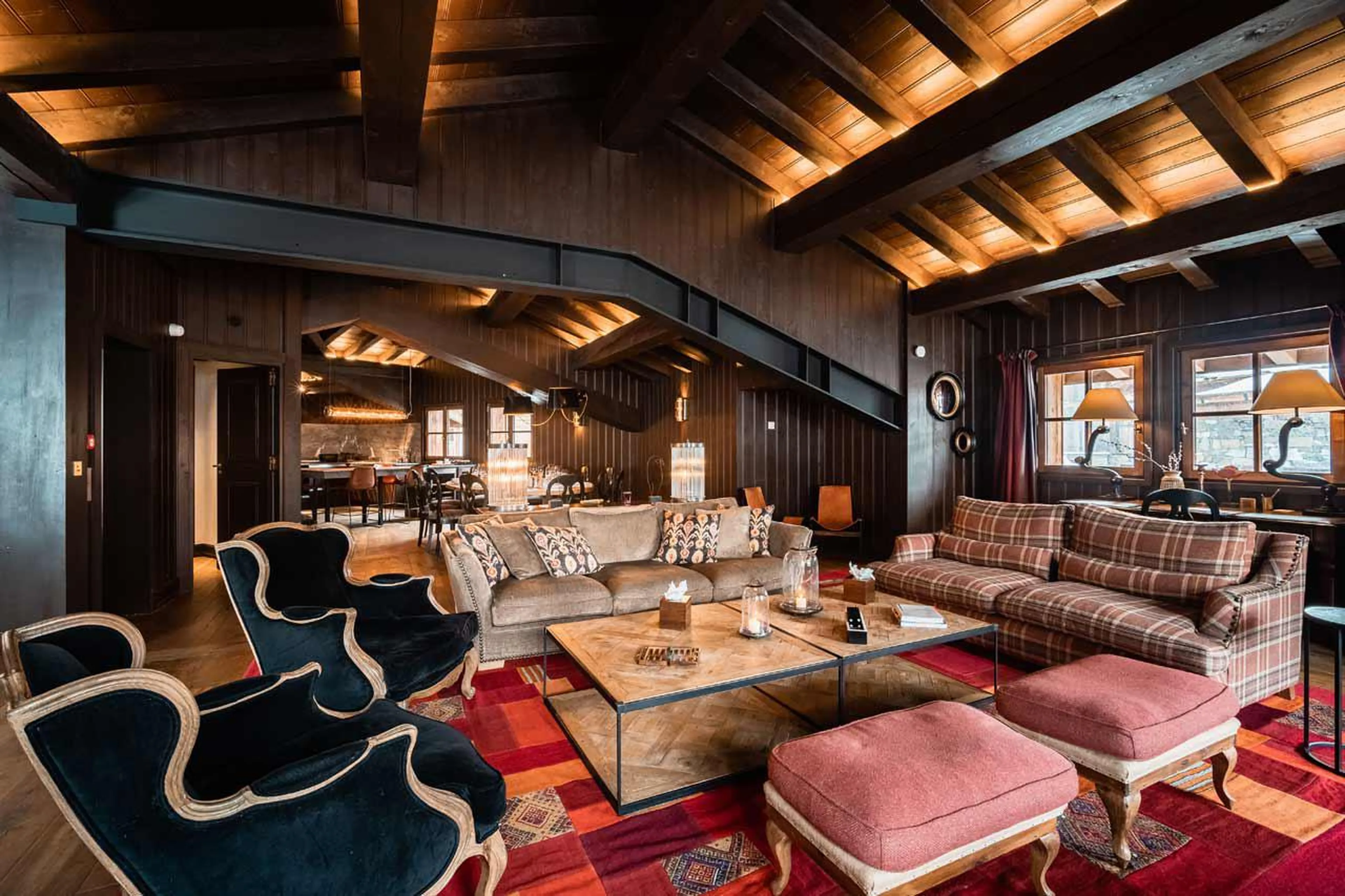 Open-plan living area in Chalet Ebene in Val d’ Isere