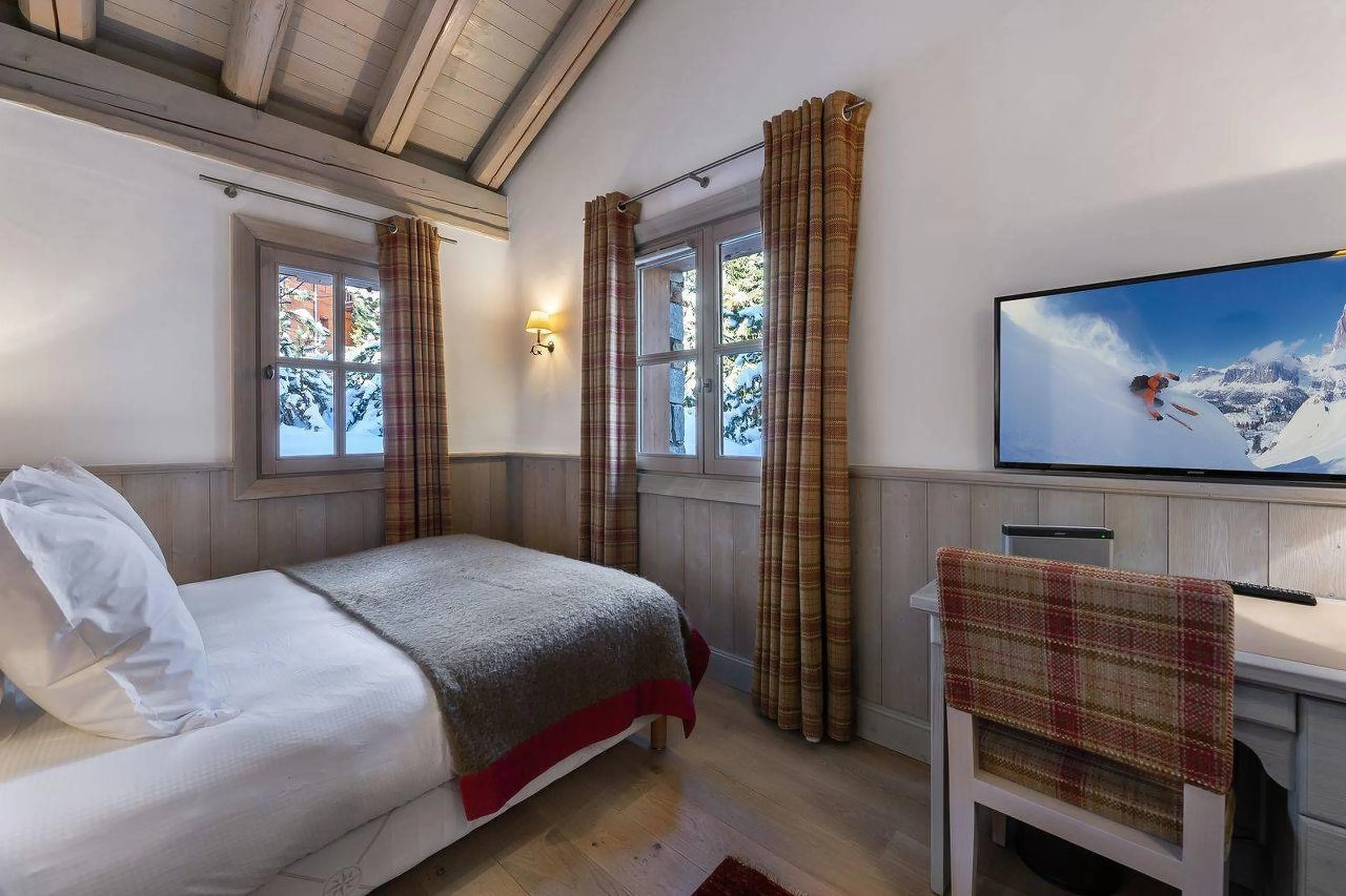 En-suite double/twin bedroom with wooden ceiling in Chalet Edelstone in Courchevel 1850