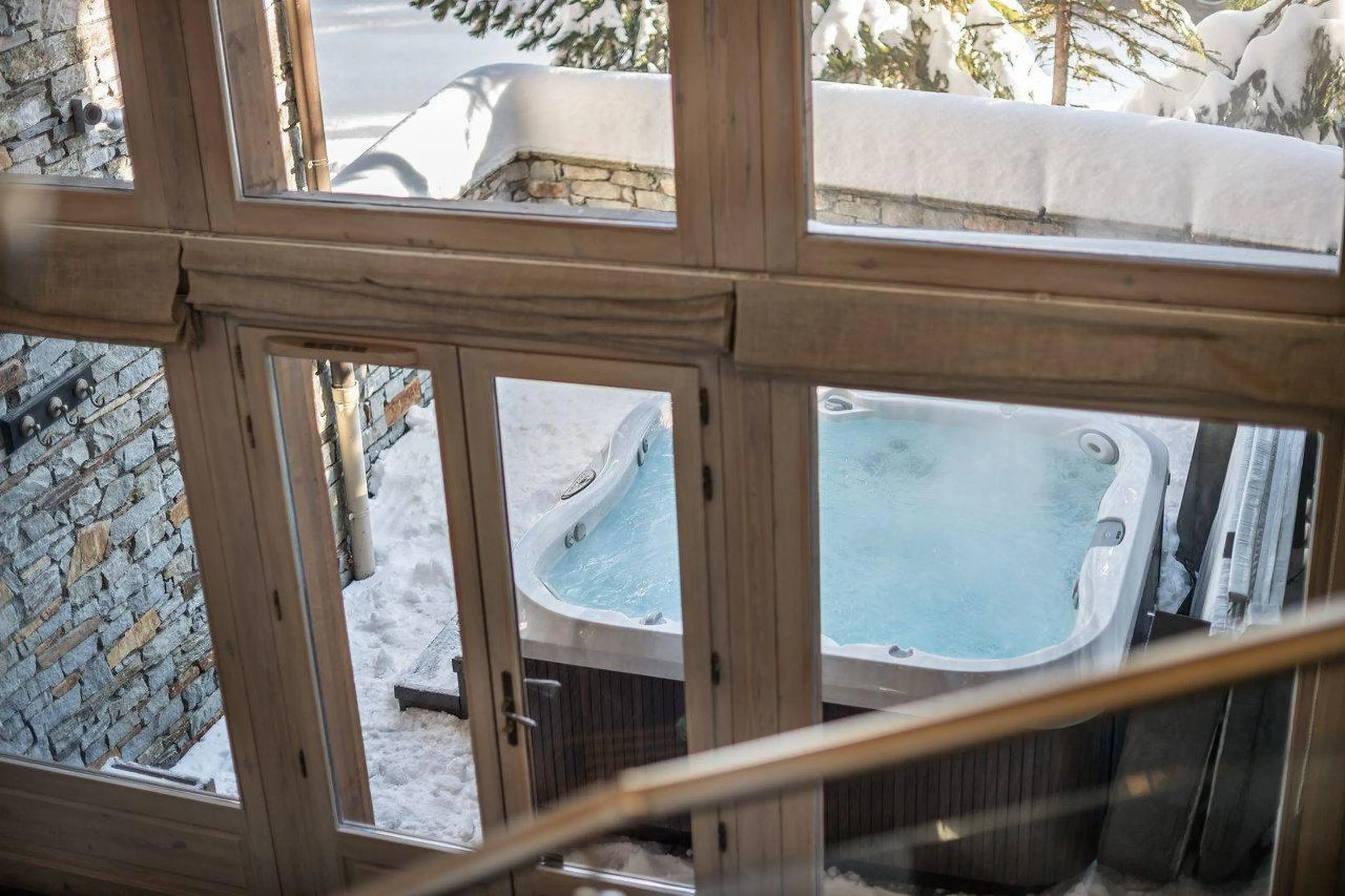 Hot tub on south facing terrace of Chalet Edelstone in Courchevel 1850