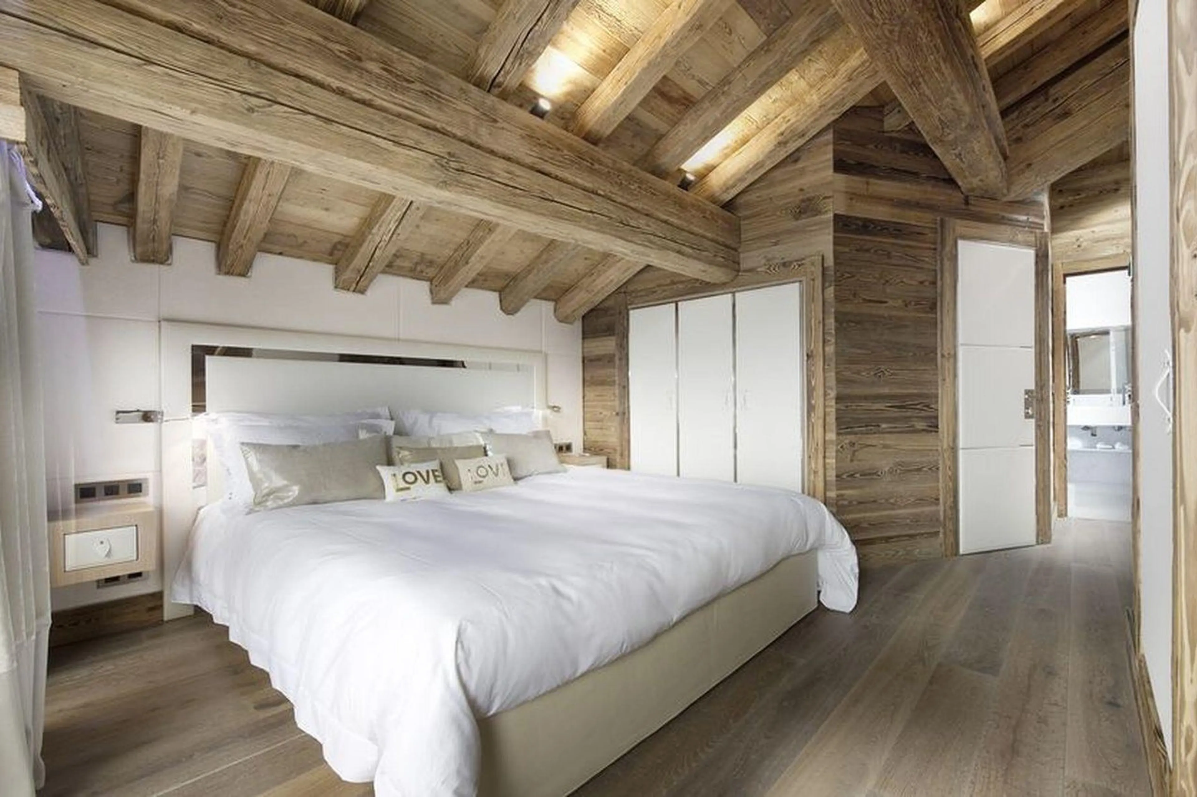 Master double bedroom with full en suite bathroom in Chalet Eden in Courchevel 1850