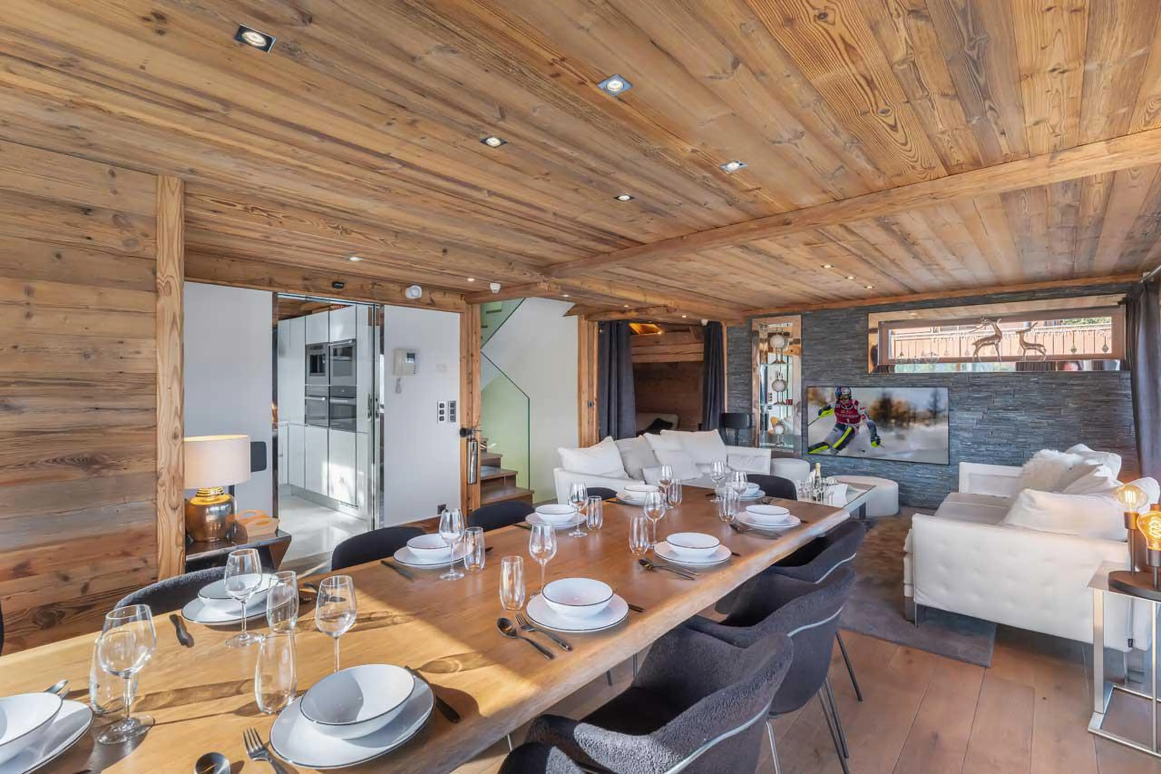 Dining area and kitchen in Chalet Eden in Courchevel 1850