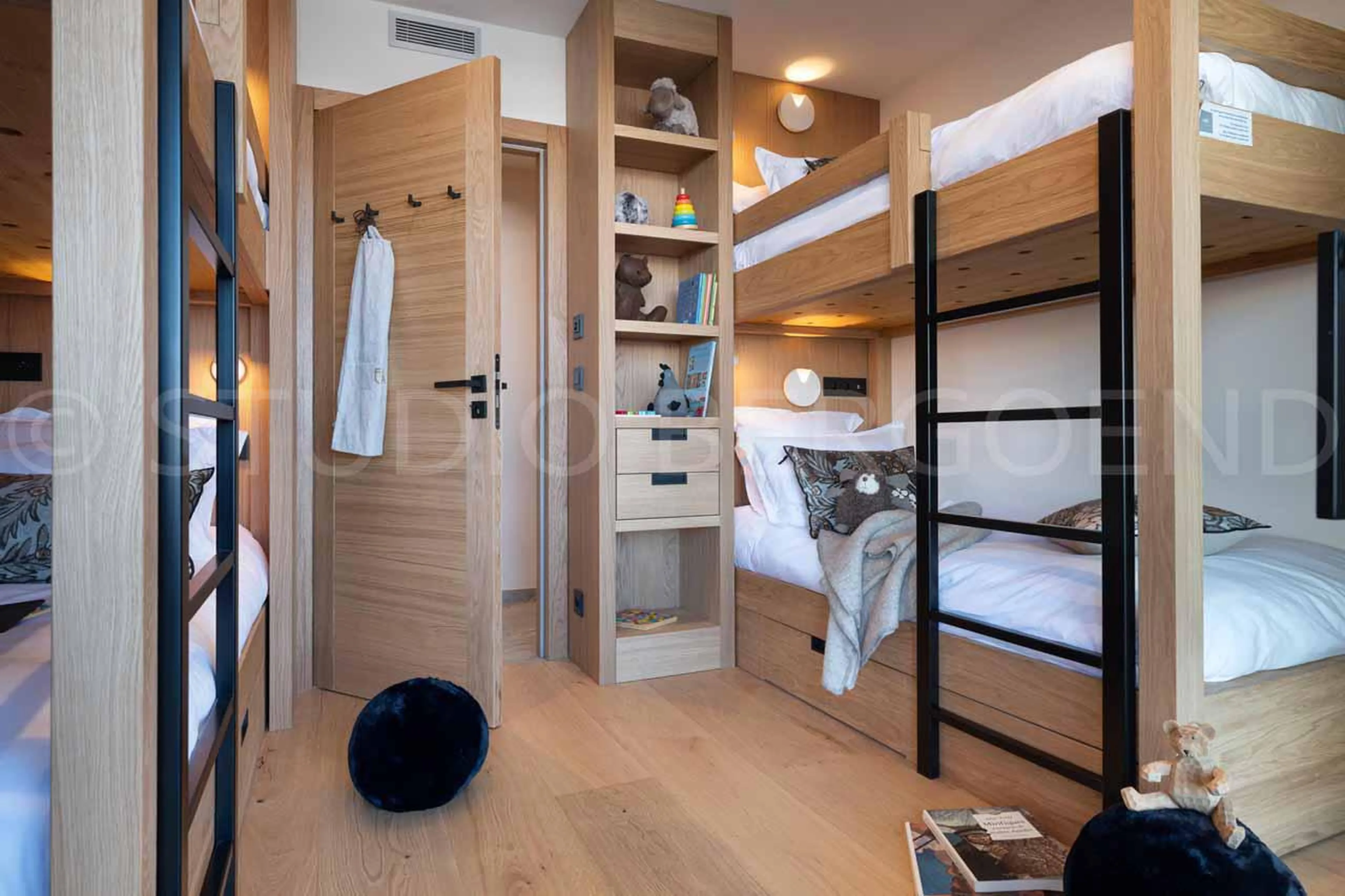 Children's bedroom with two bunk beds at Eden Mille 8 in Les Arcs