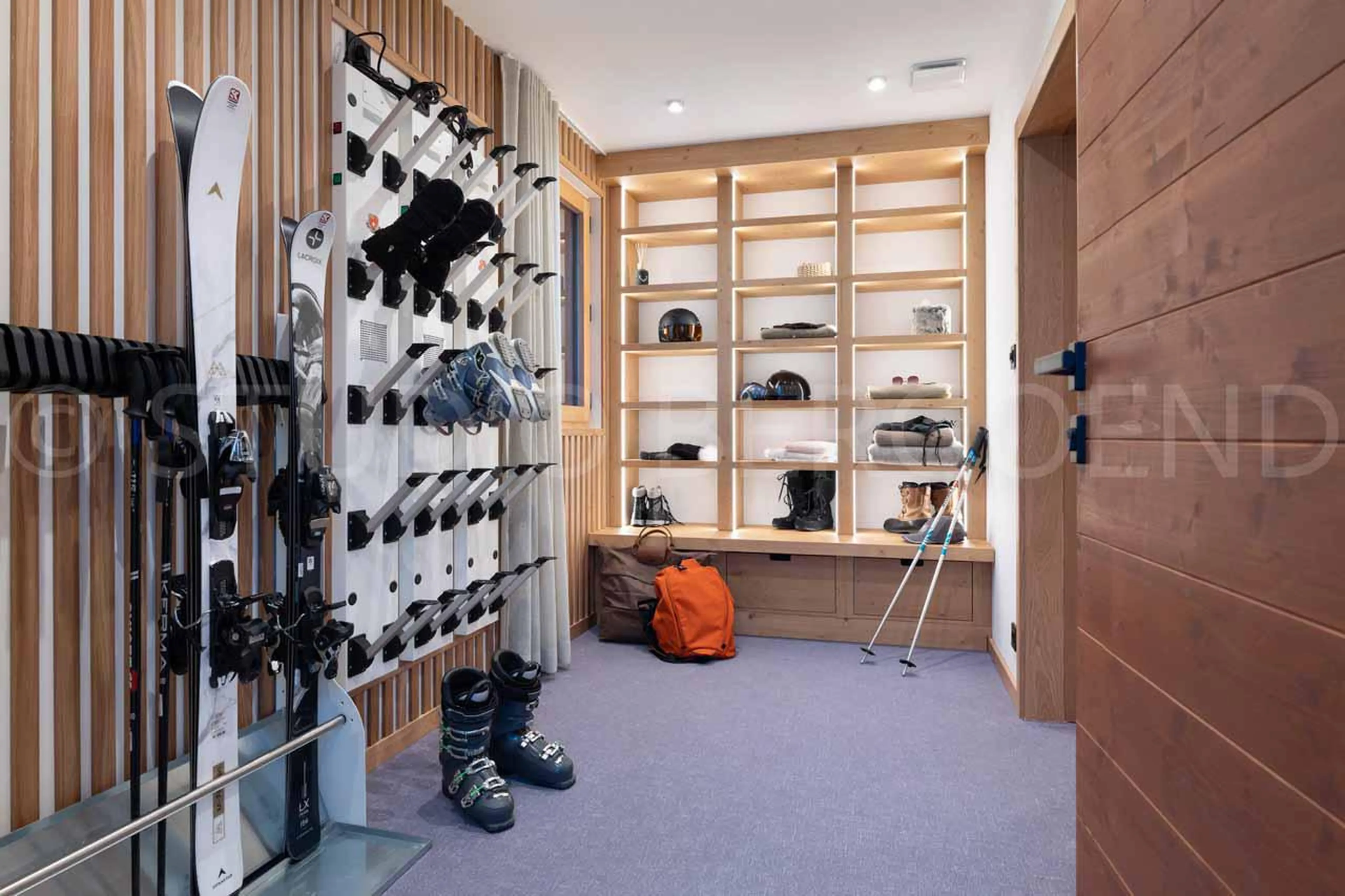 Ski room with boot heaters at Eden Mille 8 in Les Arcs