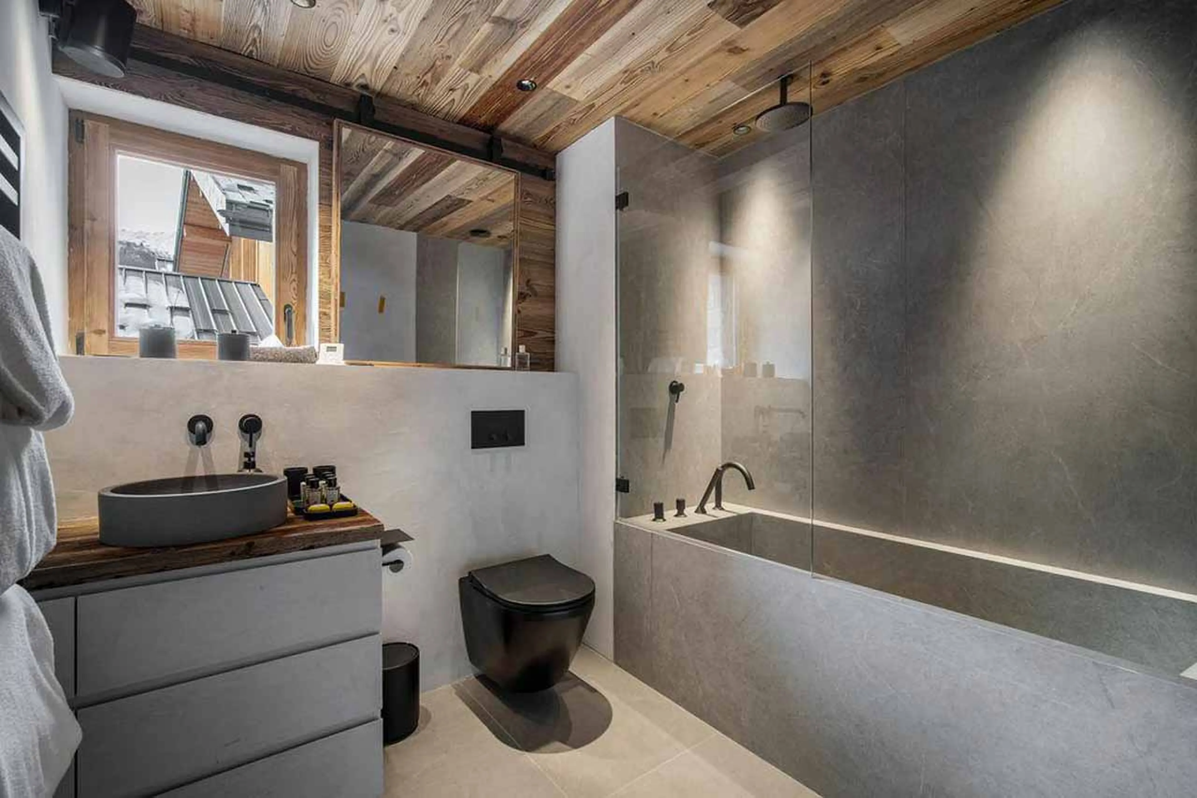 Bedroom 3 en-suite at Chalet Eden in St Martin de Belleville