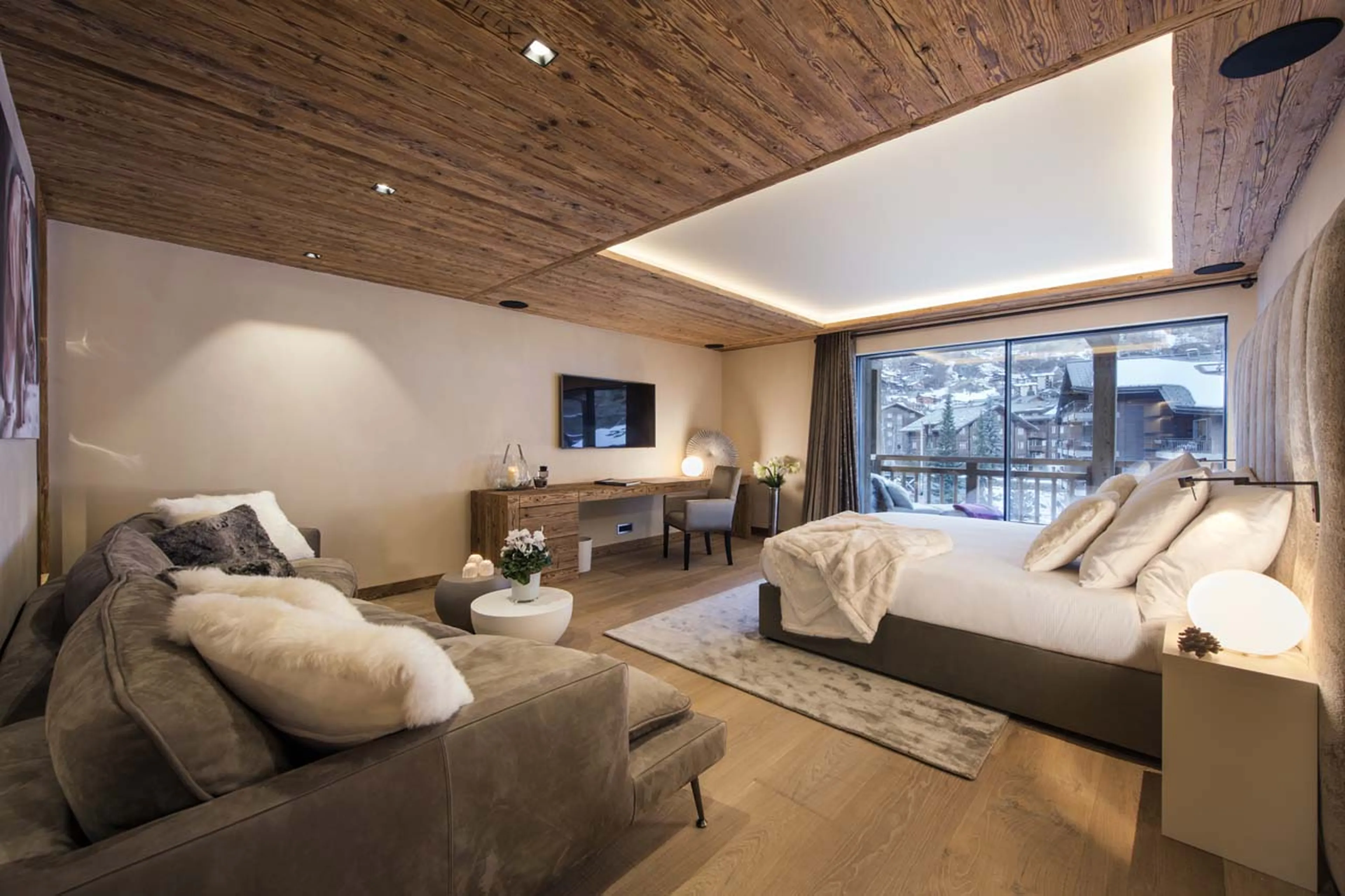 TV in twin/double room of Chalet Elbrus in Zermatt
