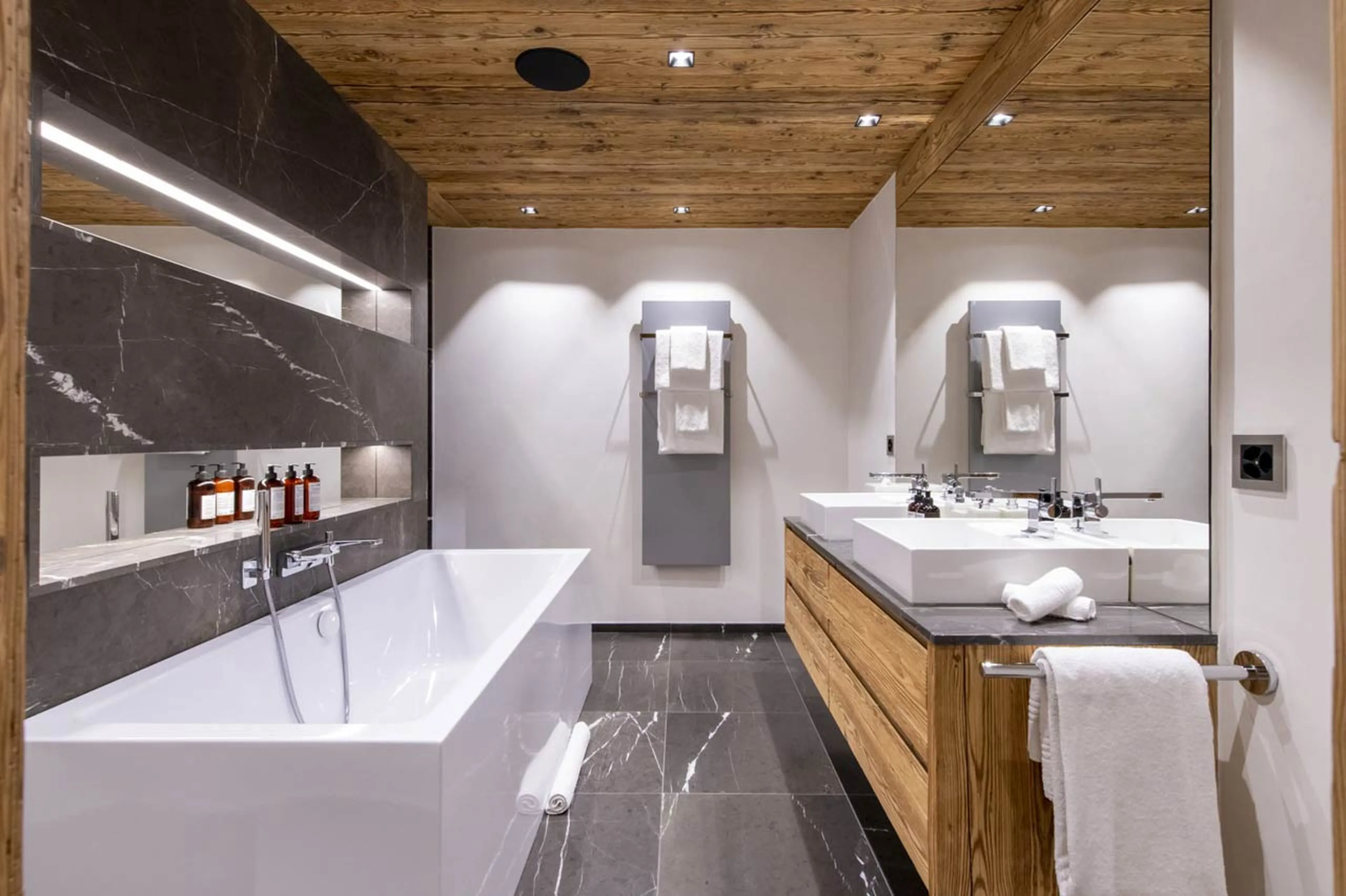 Bathroom in Chalet Elbrus in Zermatt