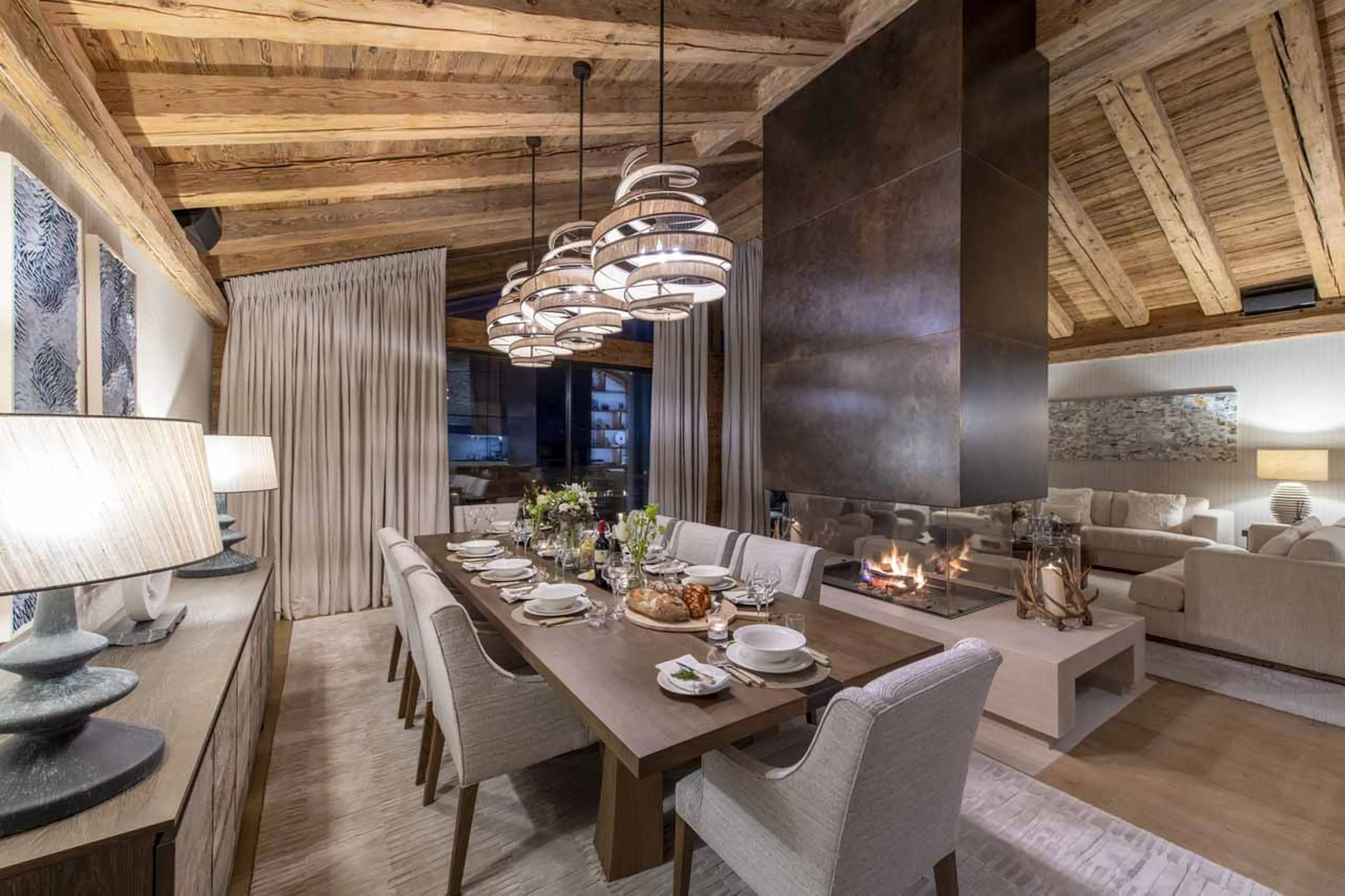 Dining area in Chalet Elbrus in Zermatt