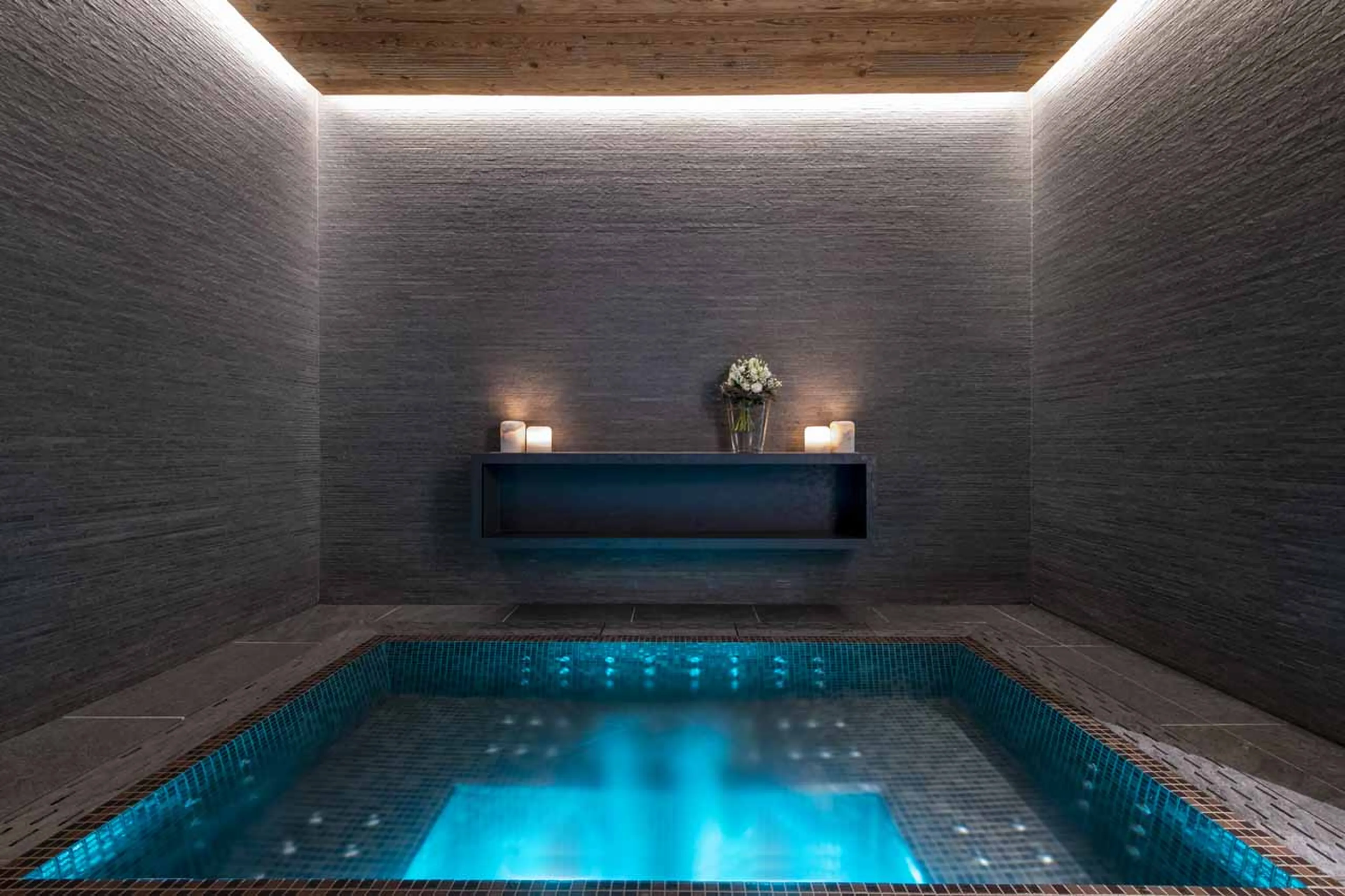 Jacuzzi at Chalet Elbrus in Zermatt