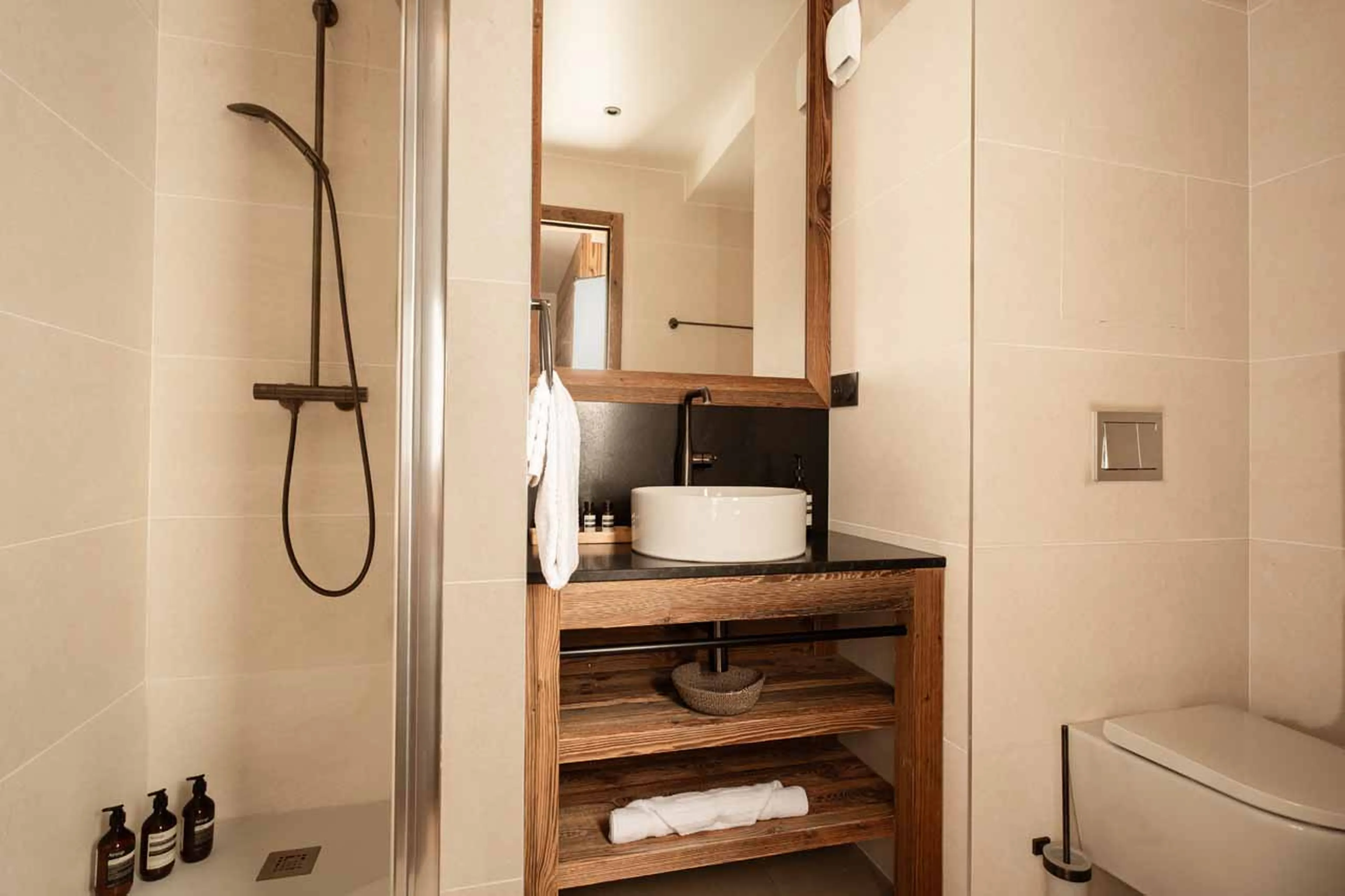 Bedroom 2 en-suite at Chalet Elegie in Meribel