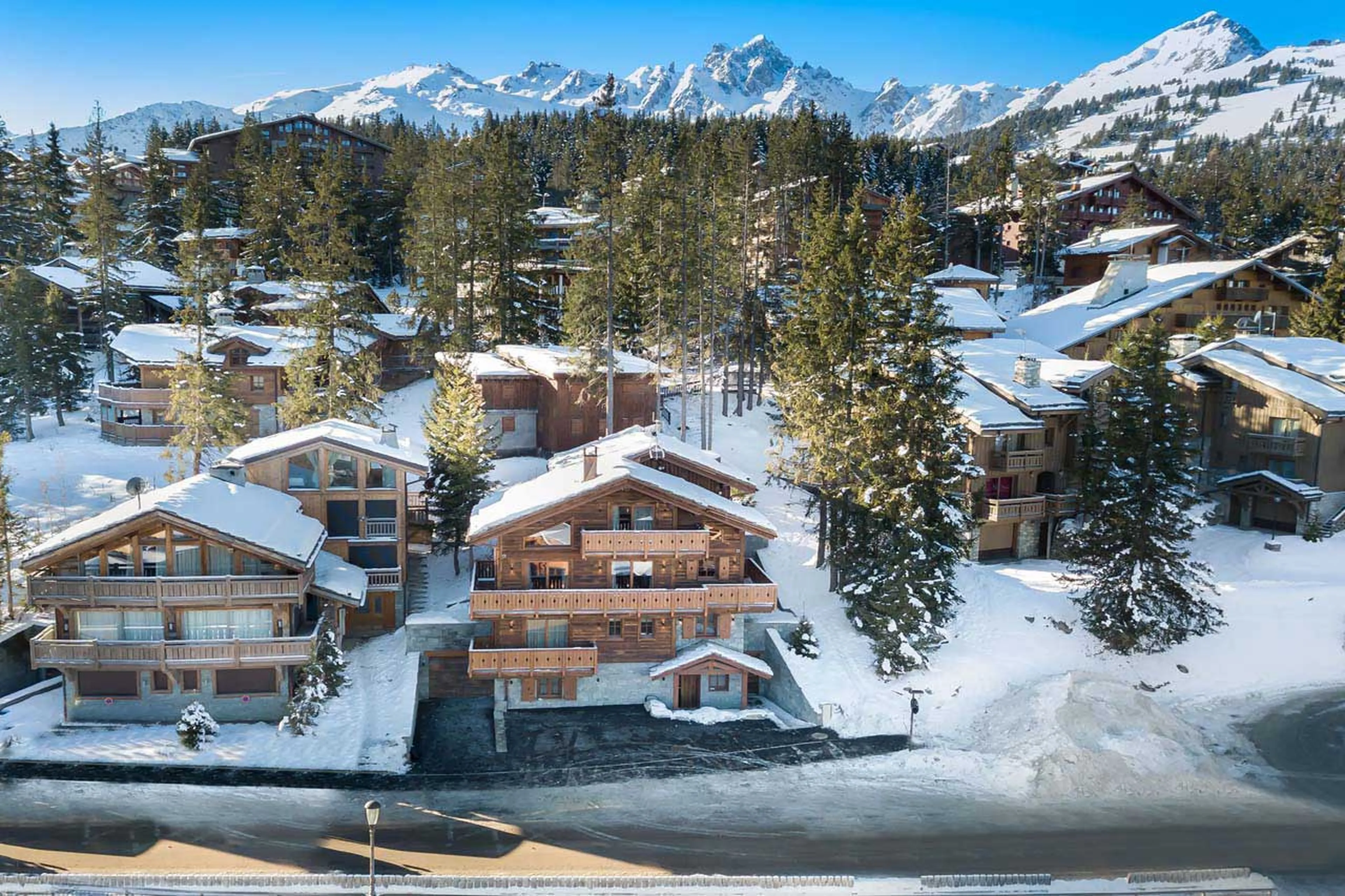 Exterior and surroundings of Chalet Elixir in Courchevel 1850