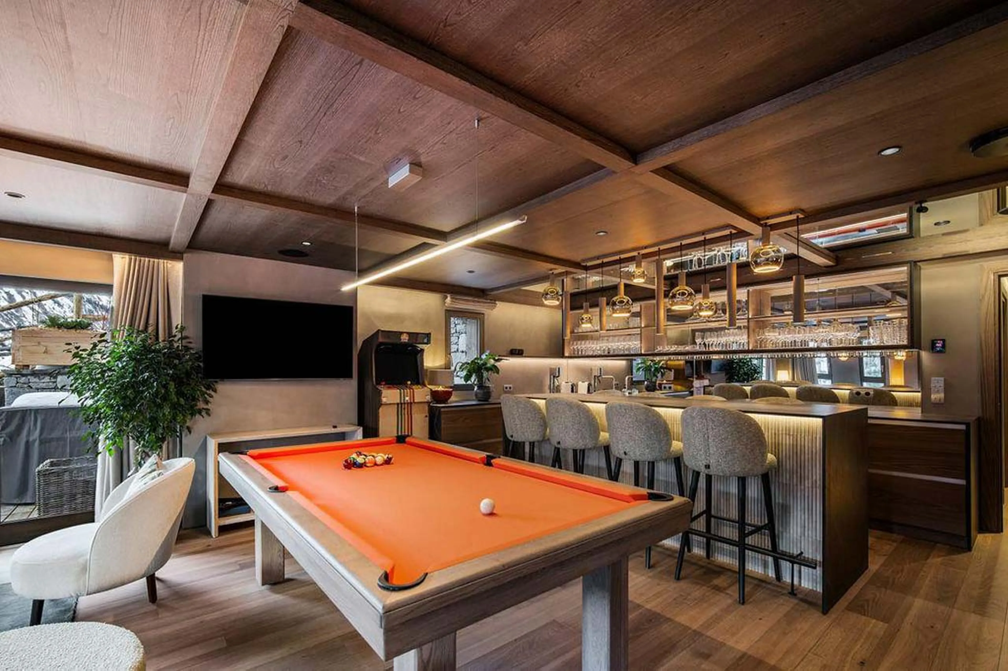 Pool table and bar with high seating in Chalet Escapade, St Martin de Belleville