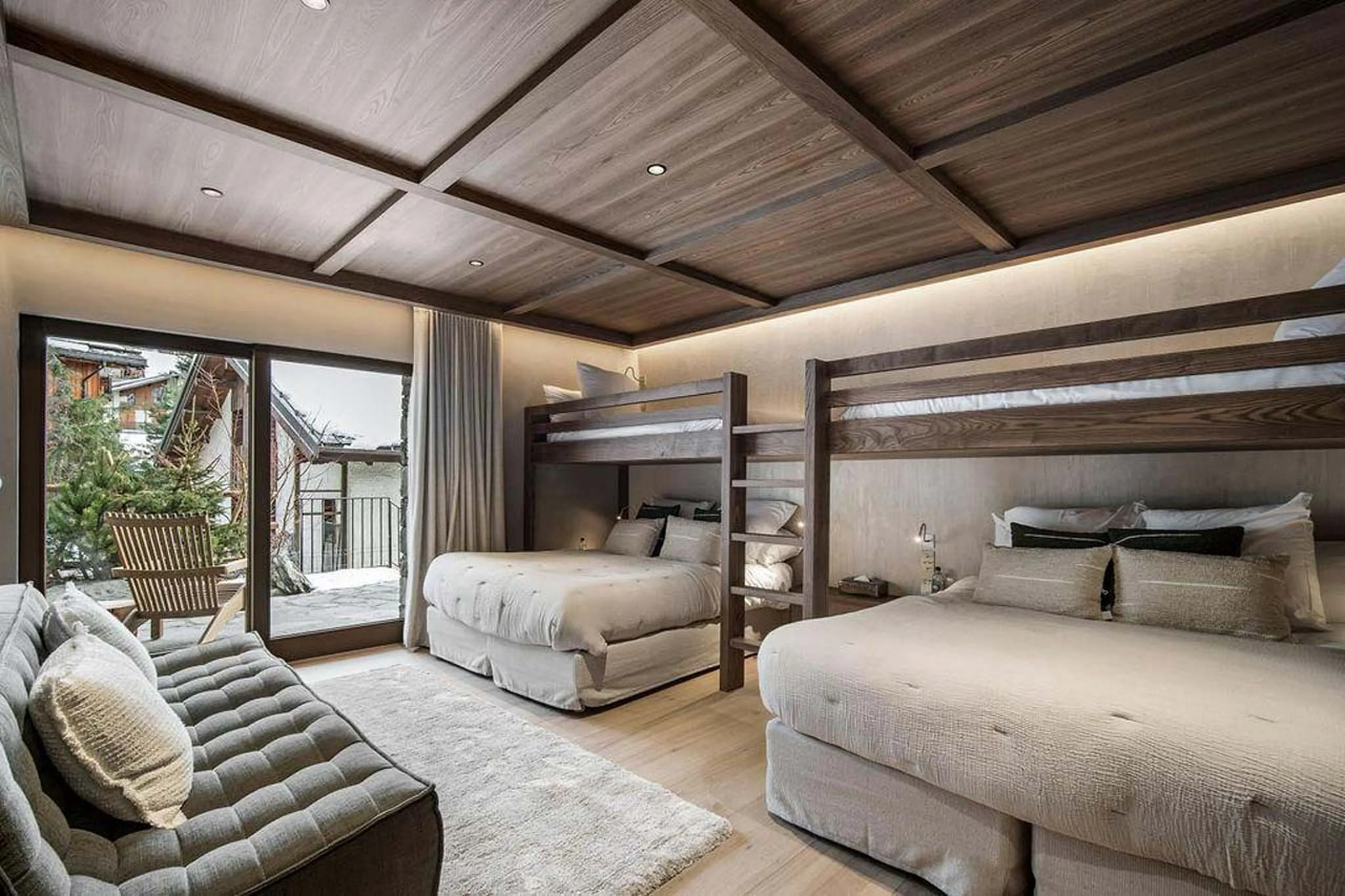 Twin double beds with bunk beds in Chalet Escapade, St Martin de Belleville