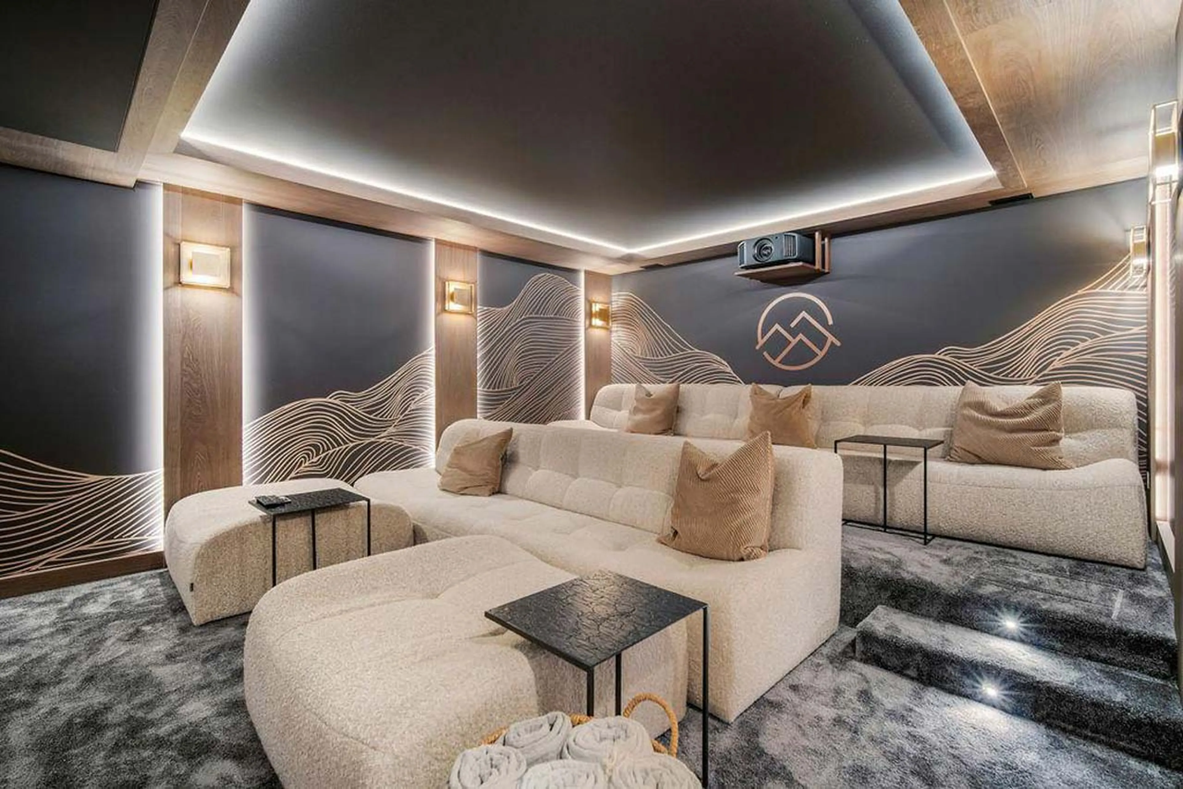Cinema room with tiered seating in Chalet Escapade, St Martin de Belleville