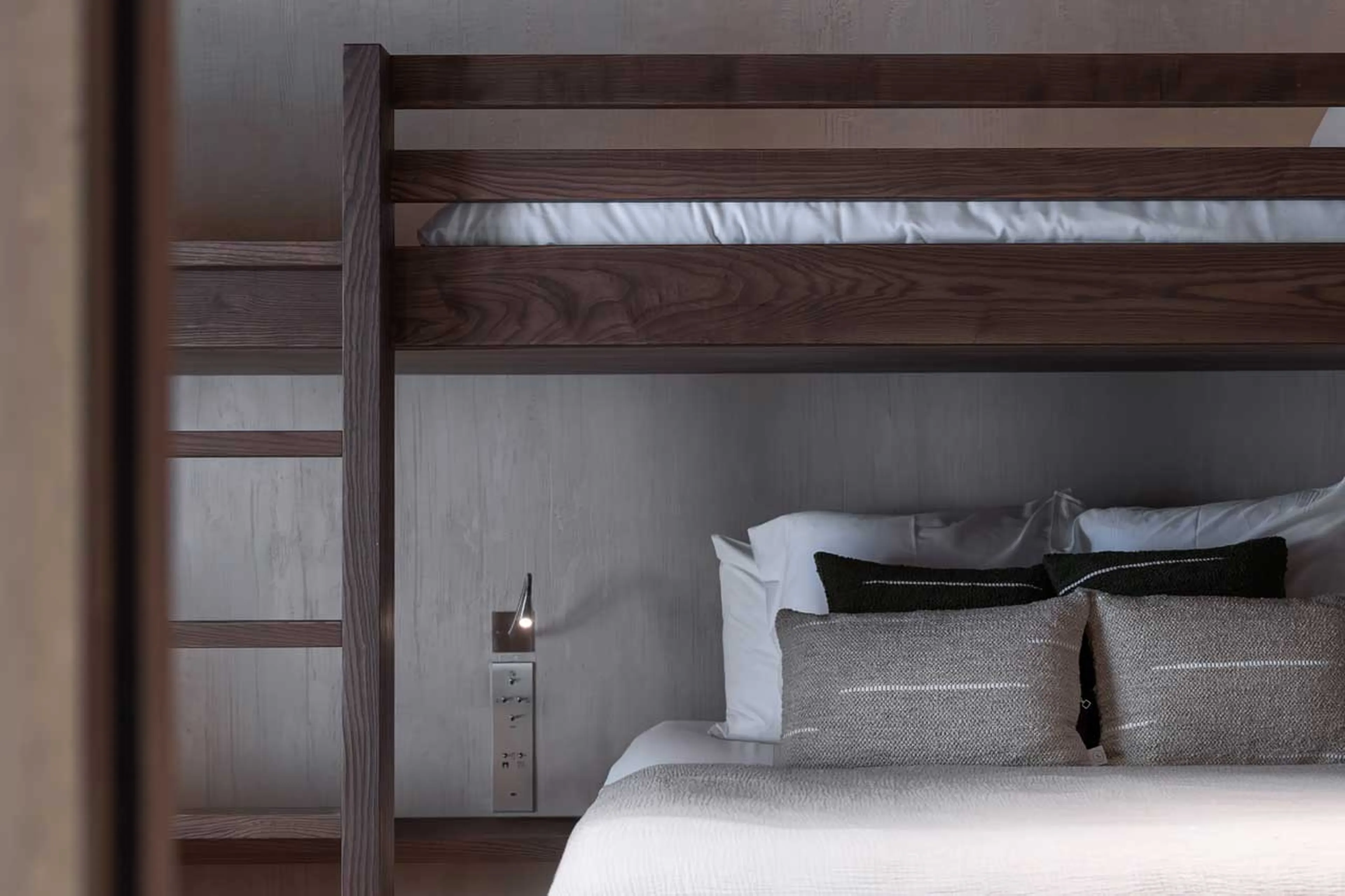 Twin double beds with bunk beds in Chalet Escapade, St Martin de Belleville