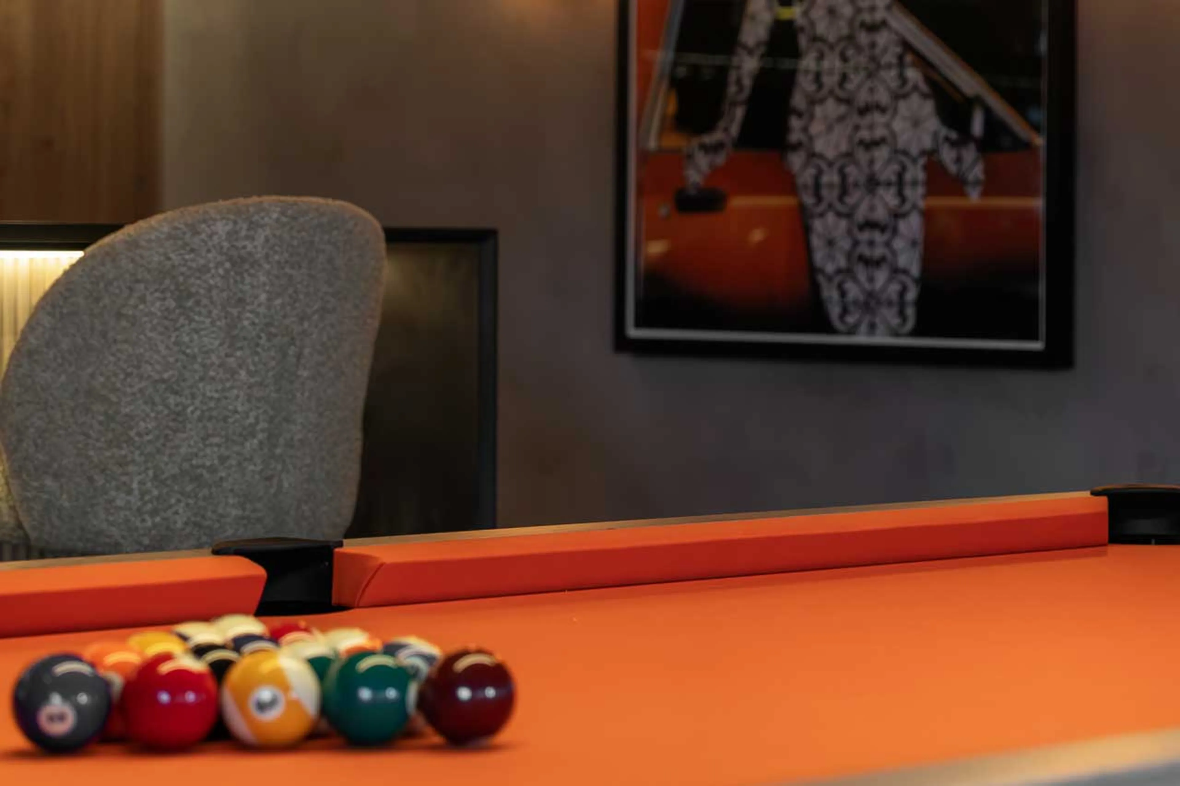 Pool table and bar with high seating in Chalet Escapade, St Martin de Belleville