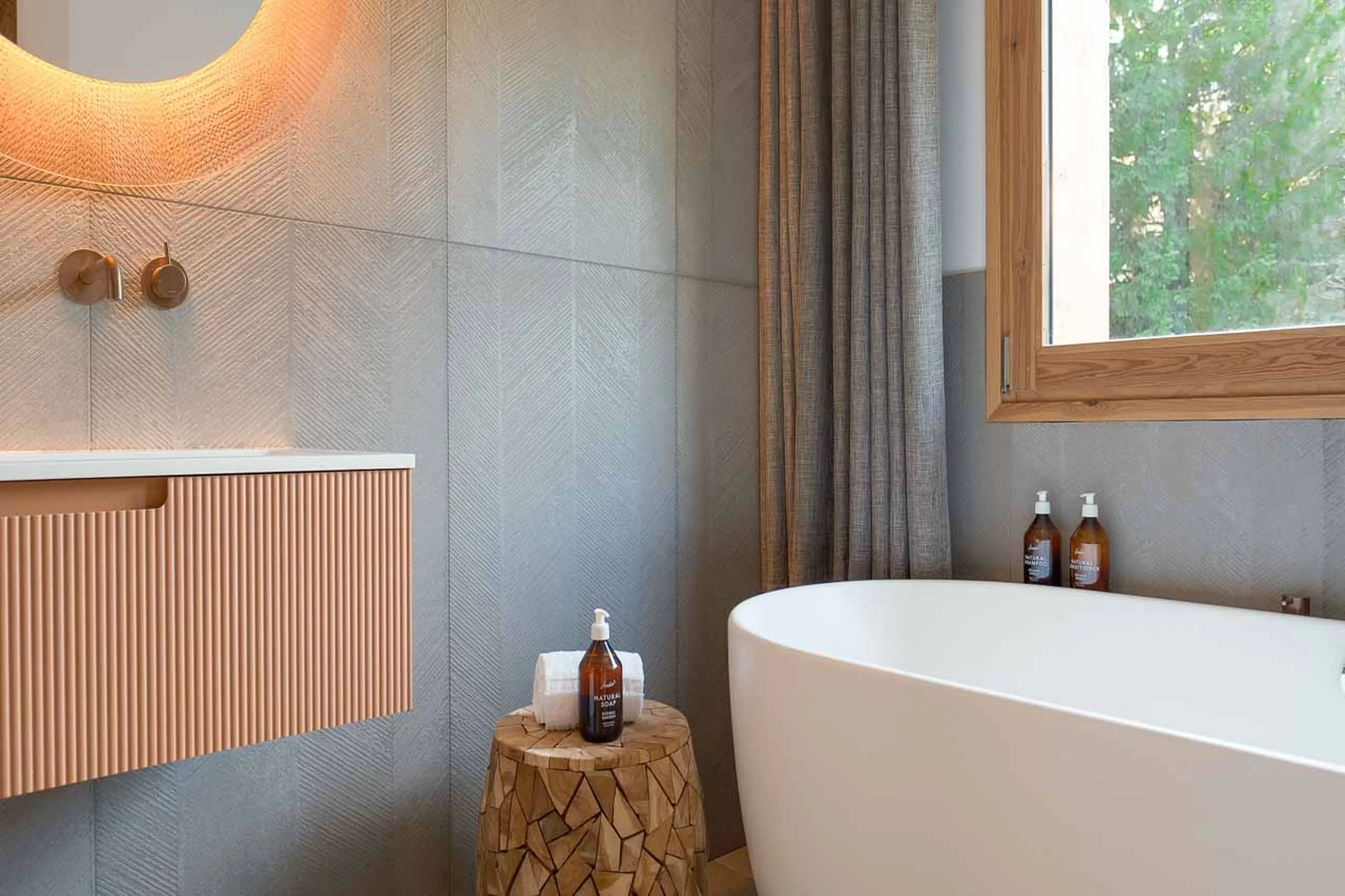 Bedroom 1 bath at Etoile des Neige in Meribel