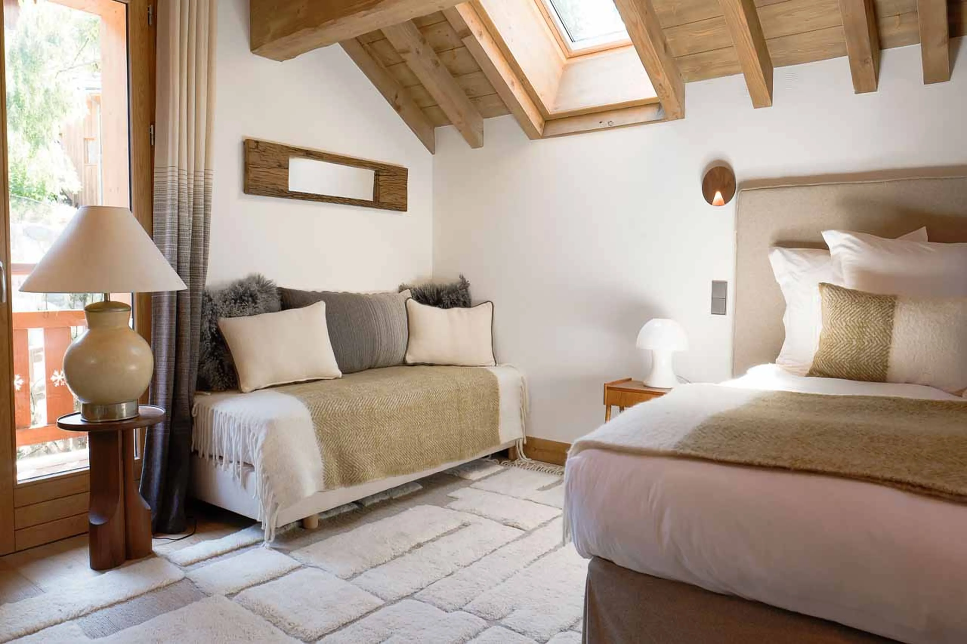 Bedroom 2 sofa at Etoile des Neige in Meribel